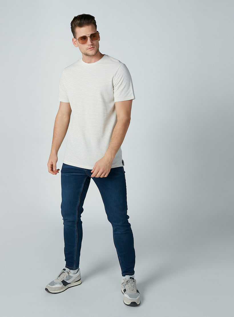 تيشيرت مقلّم بياقة مستديرة وأكمام قصيرة من آيكونيك-men-clothing-tshirtsandpolos-tshirts-image-4