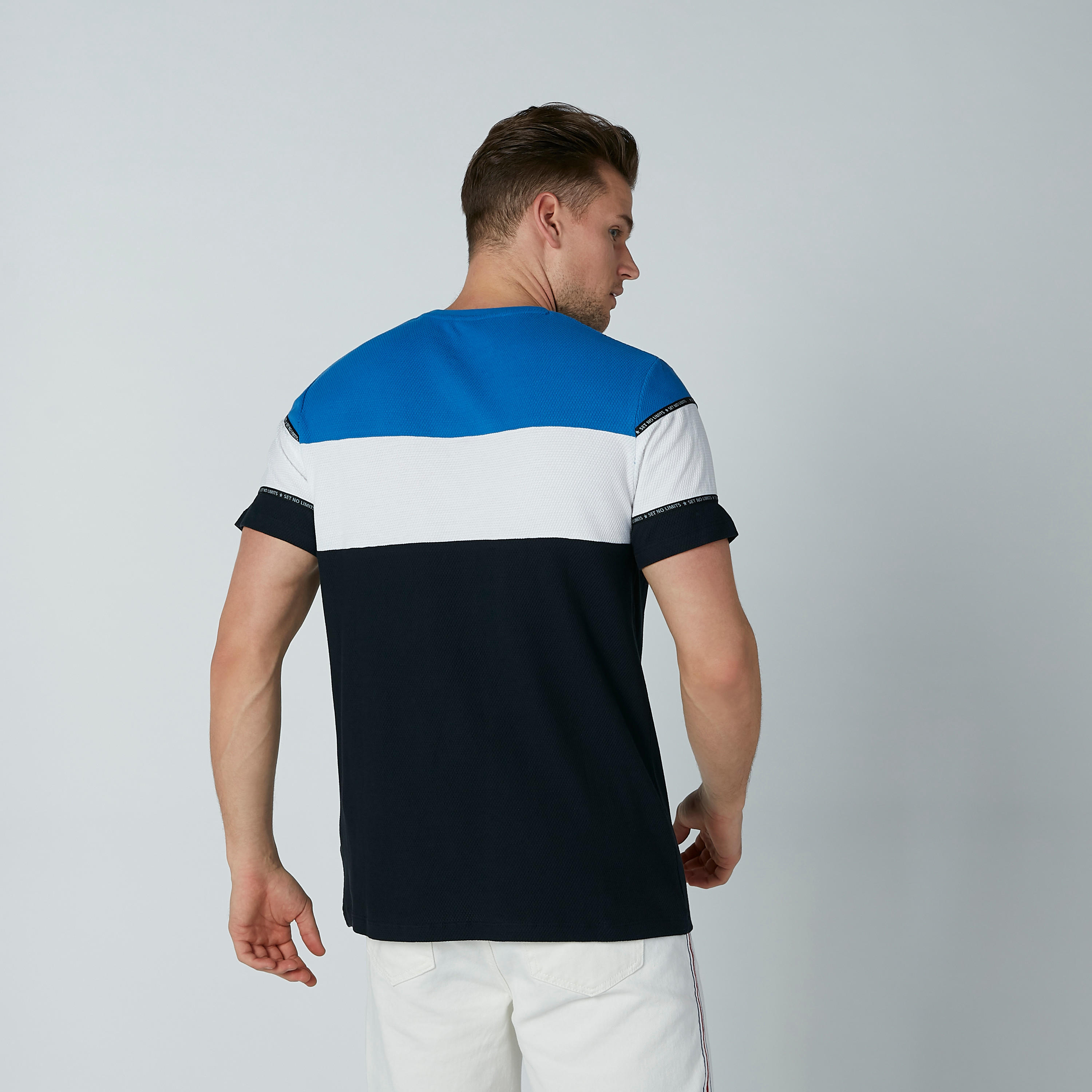 Iconic Round Neck T-shirt with Short Sleeves-men-clothing-tshirtsandpolos-tshirts-image-3