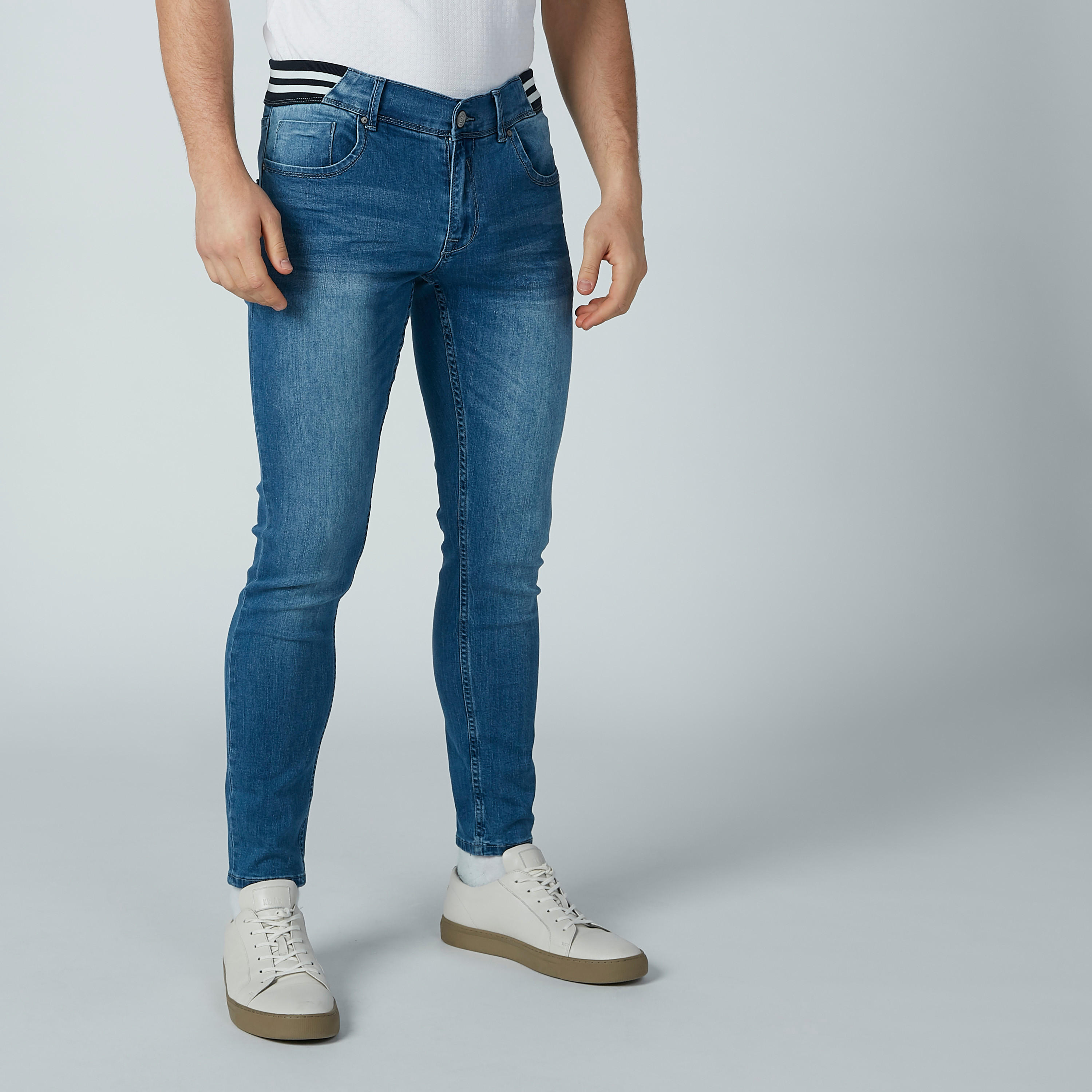 بنطال جينز بخصر مطّاطي مقلّم وجيوب من آيكونيك-men-clothing-bottoms-jeans-image-1