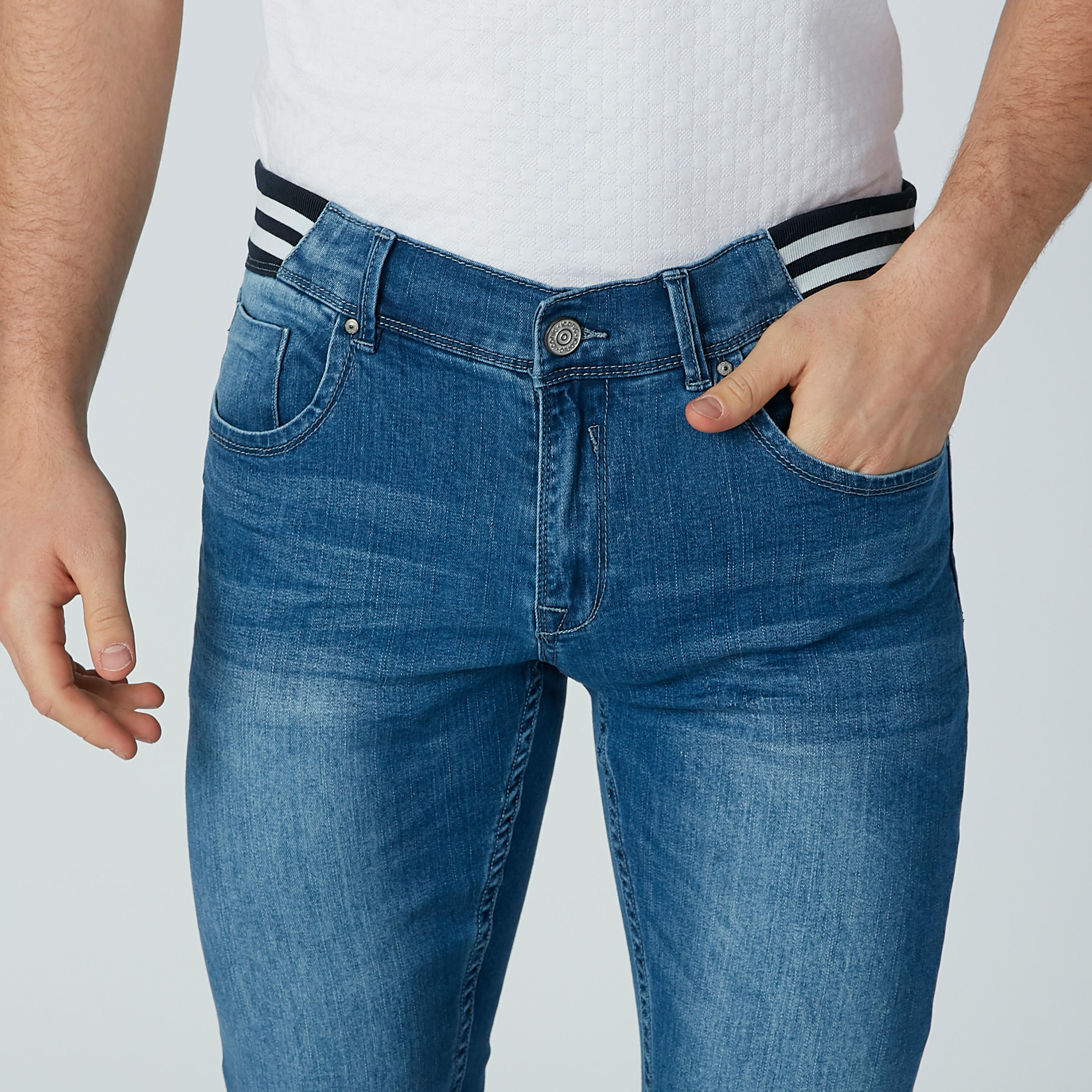 بنطال جينز بخصر مطّاطي مقلّم وجيوب من آيكونيك-men-clothing-bottoms-jeans-image-2