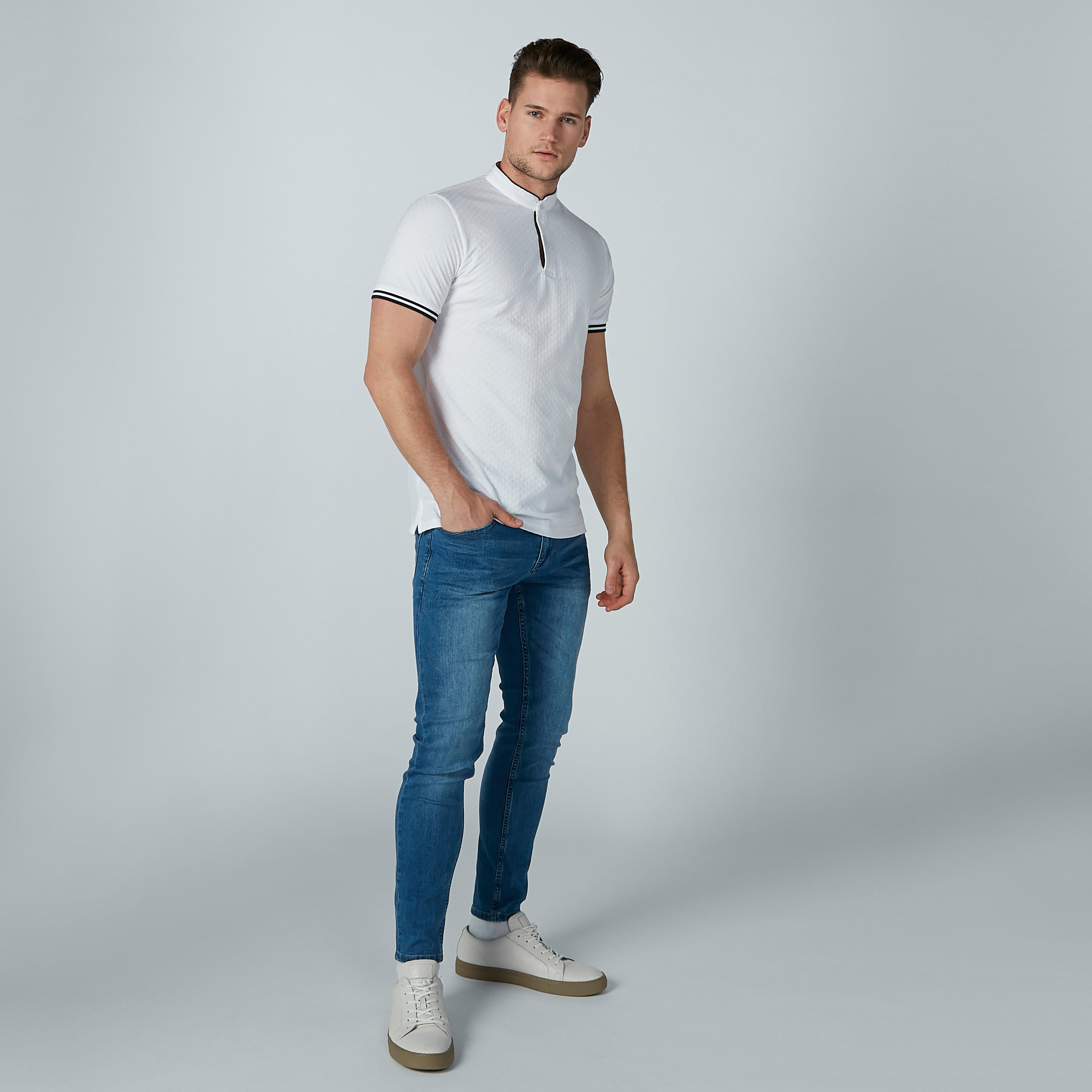 بنطال جينز بخصر مطّاطي مقلّم وجيوب من آيكونيك-men-clothing-bottoms-jeans-image-3