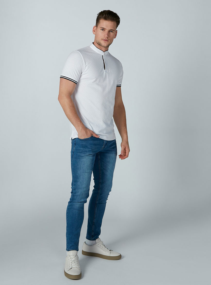 بنطال جينز بخصر مطّاطي مقلّم وجيوب من آيكونيك-men-clothing-bottoms-jeans-image-3