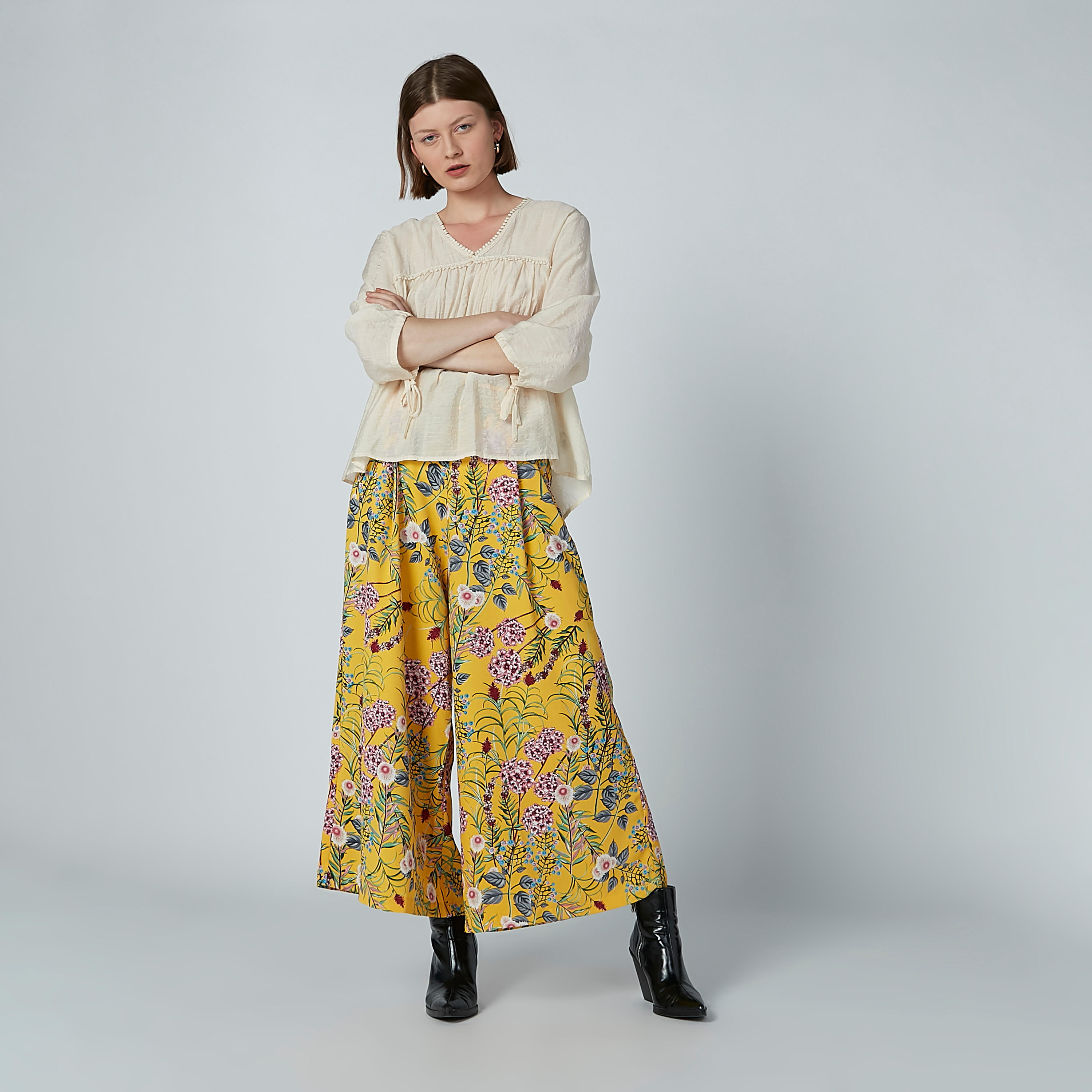 بلوزة بياقة V وأكمام 3/4 من آيكونيك-women-clothing-shirtsandblouses-blouses-image-1