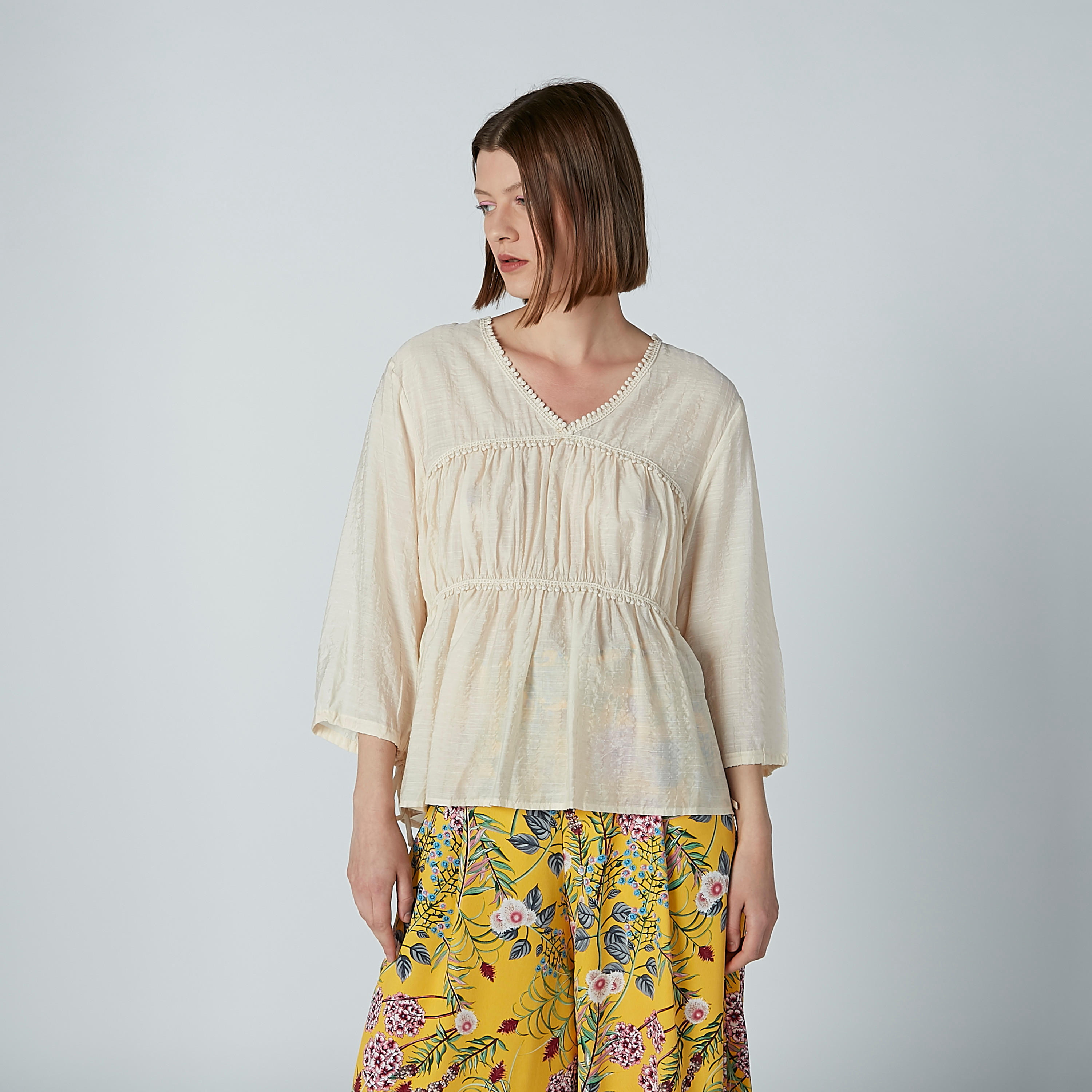 بلوزة بياقة V وأكمام 3/4 من آيكونيك-women-clothing-shirtsandblouses-blouses-image-3