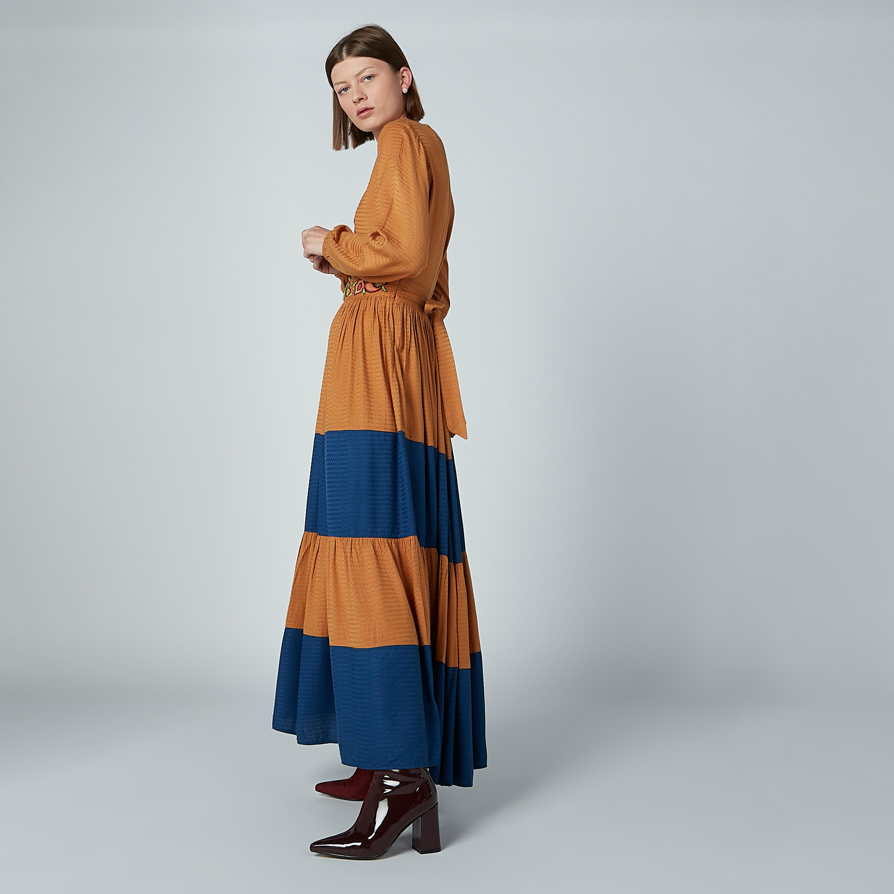 فستان إيه لاين طويل مطرّز بأكمام طويلة من آيكونيك-women-clothing-dresses-image-3