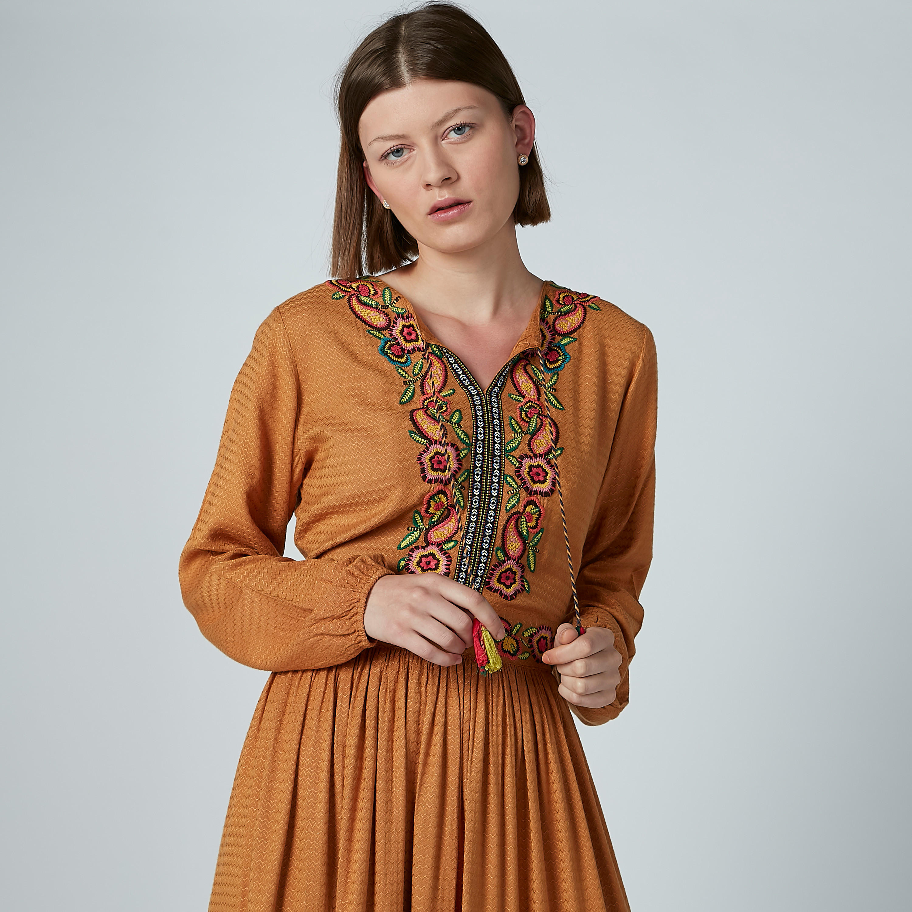 فستان إيه لاين طويل مطرّز بأكمام طويلة من آيكونيك-women-clothing-dresses-image-4