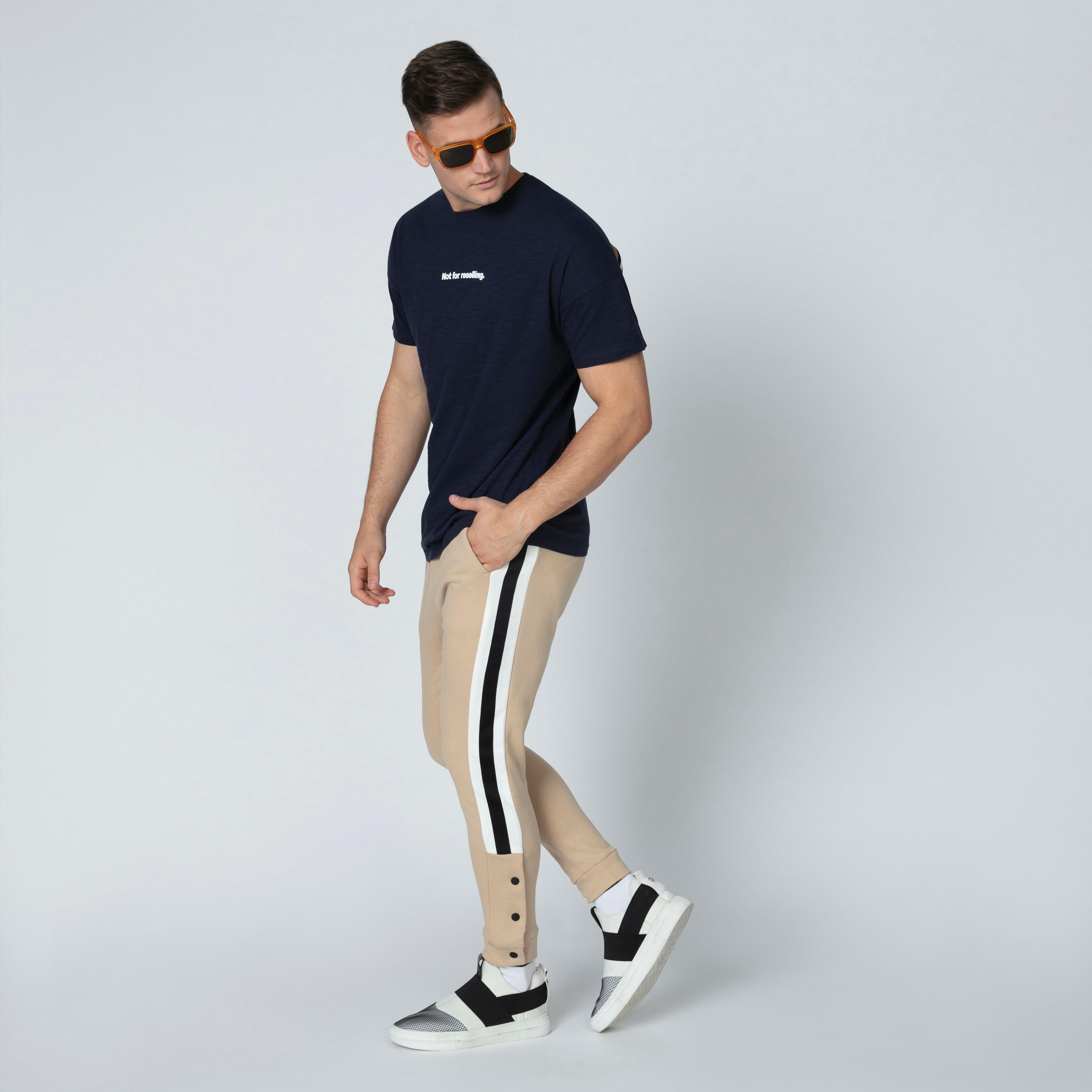 بنطال رياضي طويل بجيوب وأزرار من آيكونيك-men-clothing-bottoms-joggers-image-1
