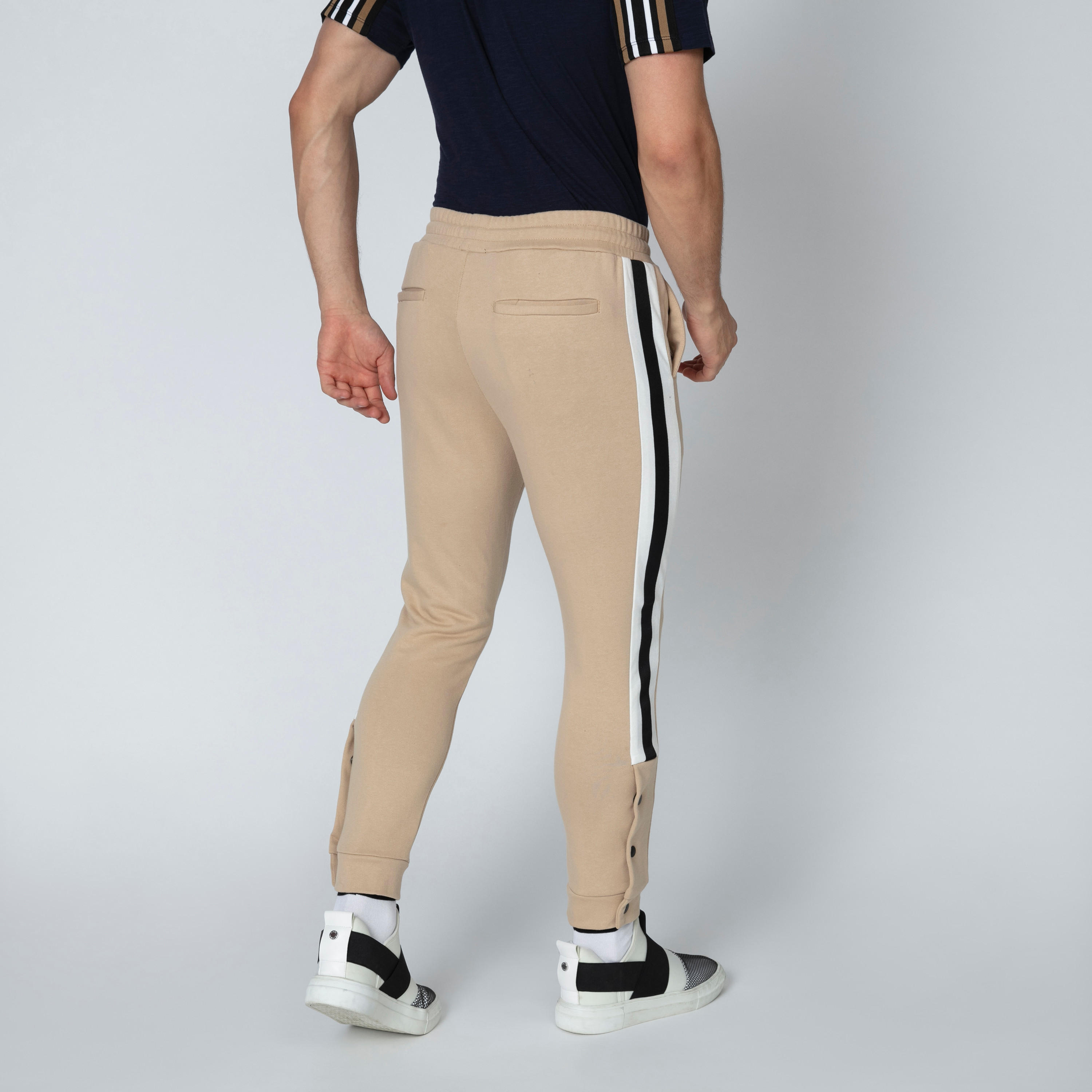 بنطال رياضي طويل بجيوب وأزرار من آيكونيك-men-clothing-bottoms-joggers-image-2