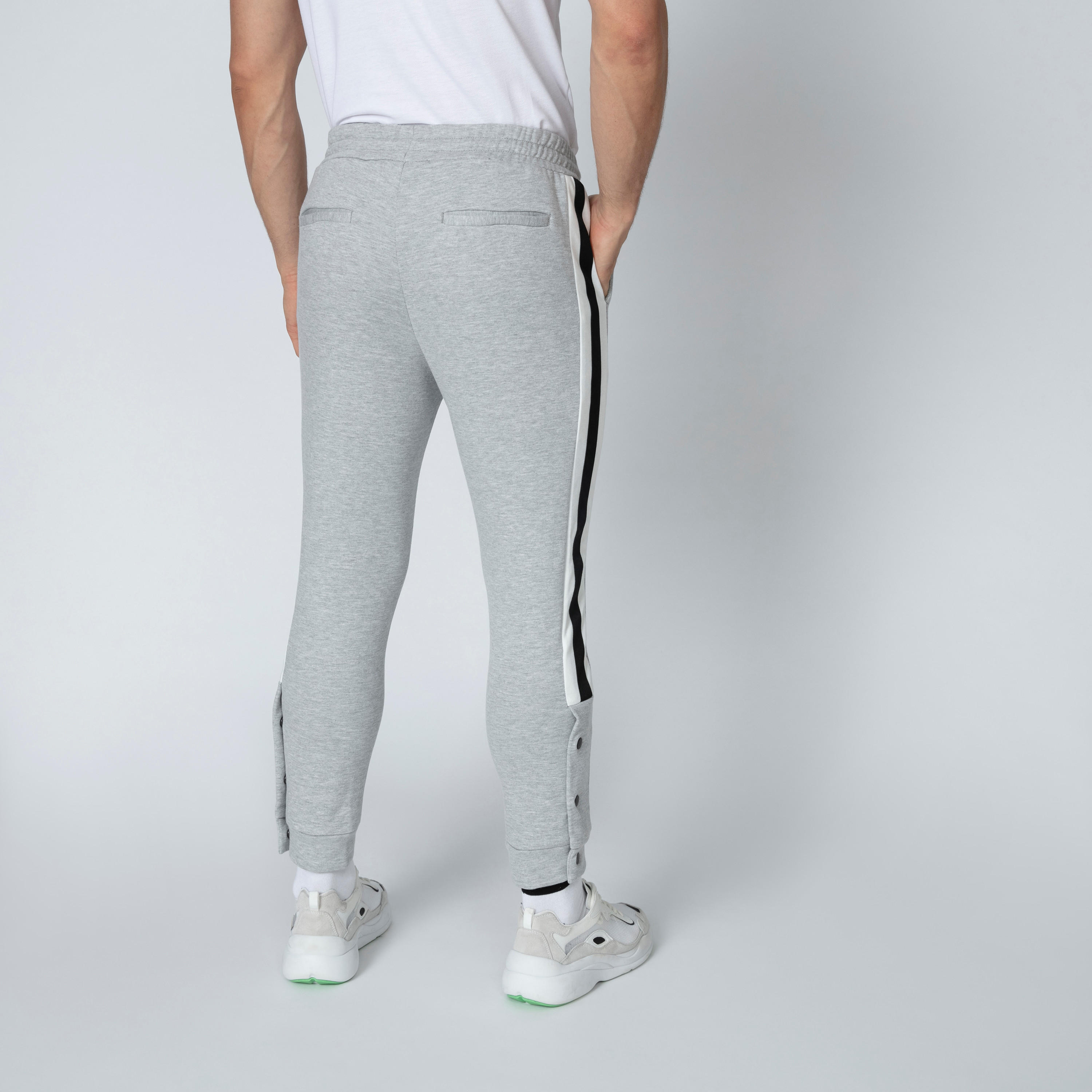 بنطال رياضي طويل بجيوب وأزرار من آيكونيك-men-clothing-bottoms-joggers-image-2