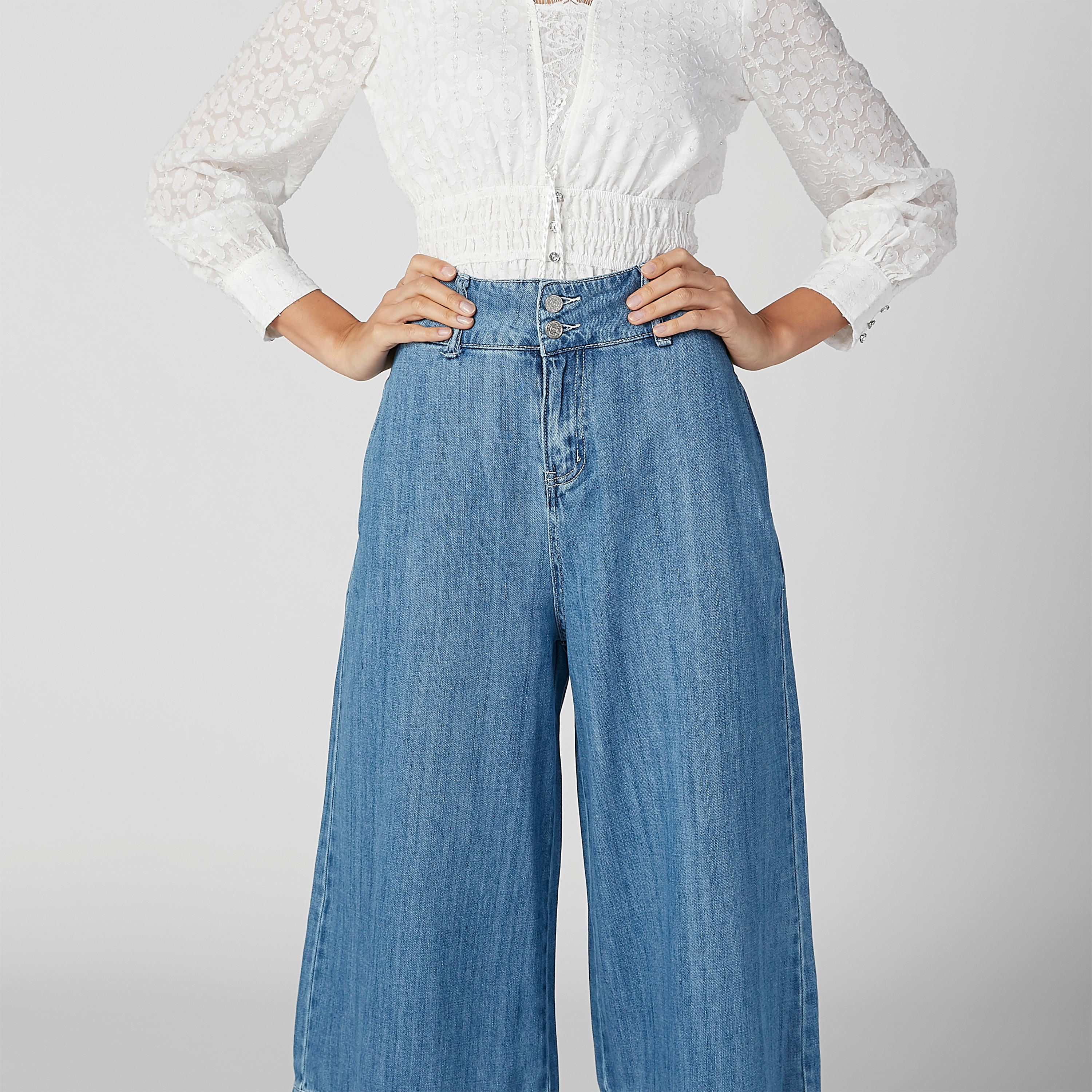 بنطال واسع الساقين دينم بجيوب من آيكونيك-women-clothing-bottoms-jeans-image-3