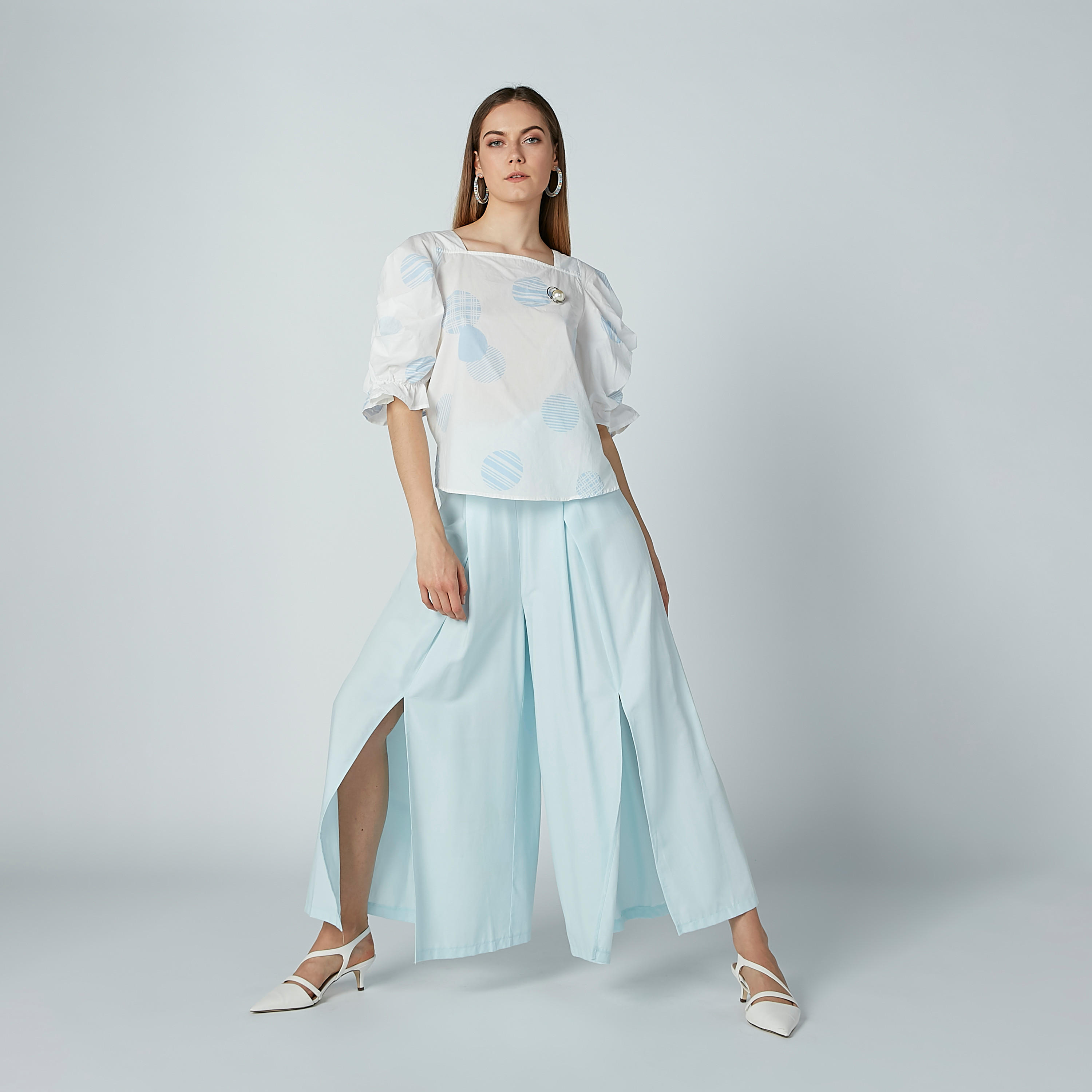 بلوزة برباط وتفاصيل كشكش وطبعات من آيكونيك-women-clothing-shirtsandblouses-blouses-image-2