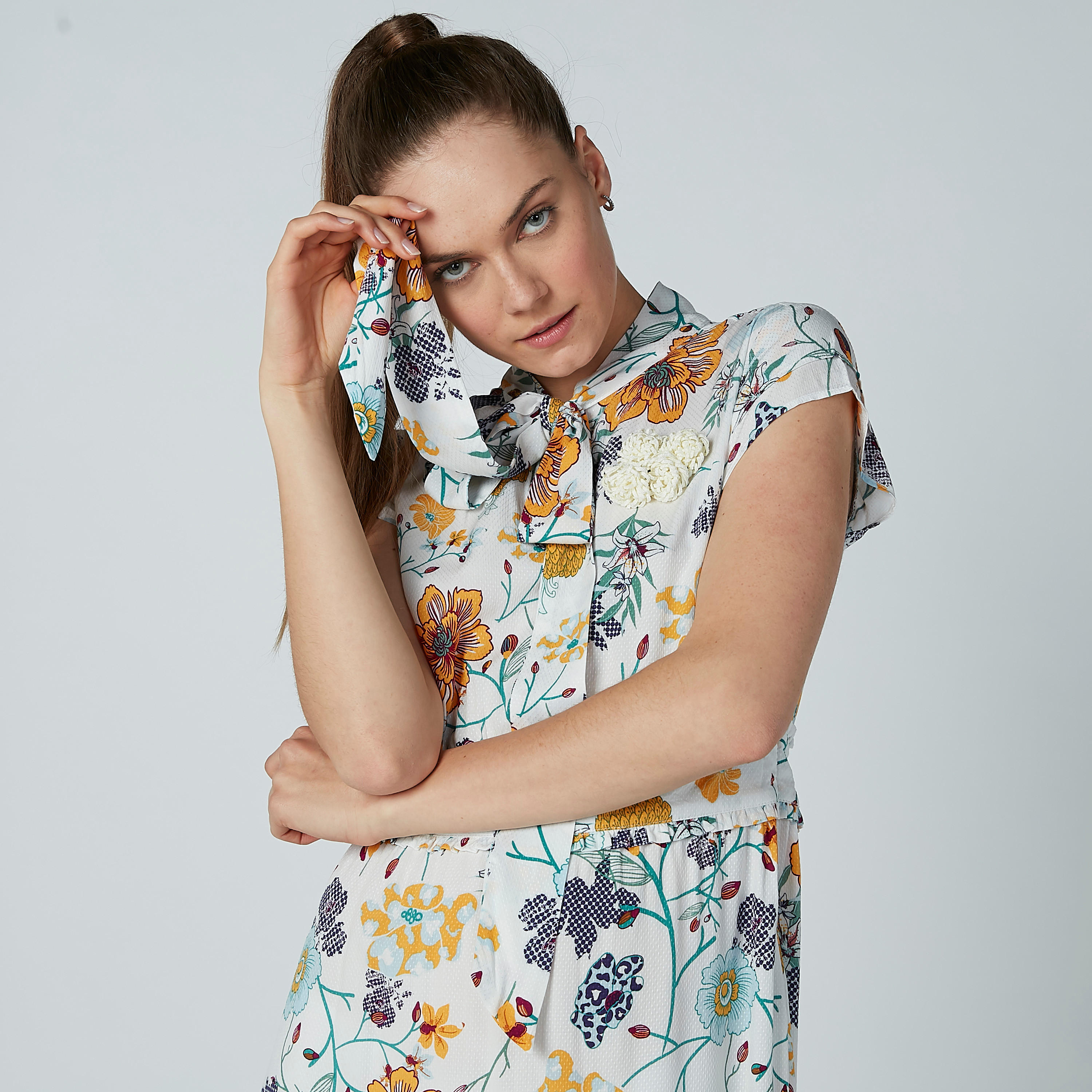 فستان طويل بحوّاف غير مستوية وأكمام كاب وطبعات زهرية من آيكونيك-women-clothing-dresses-image-1