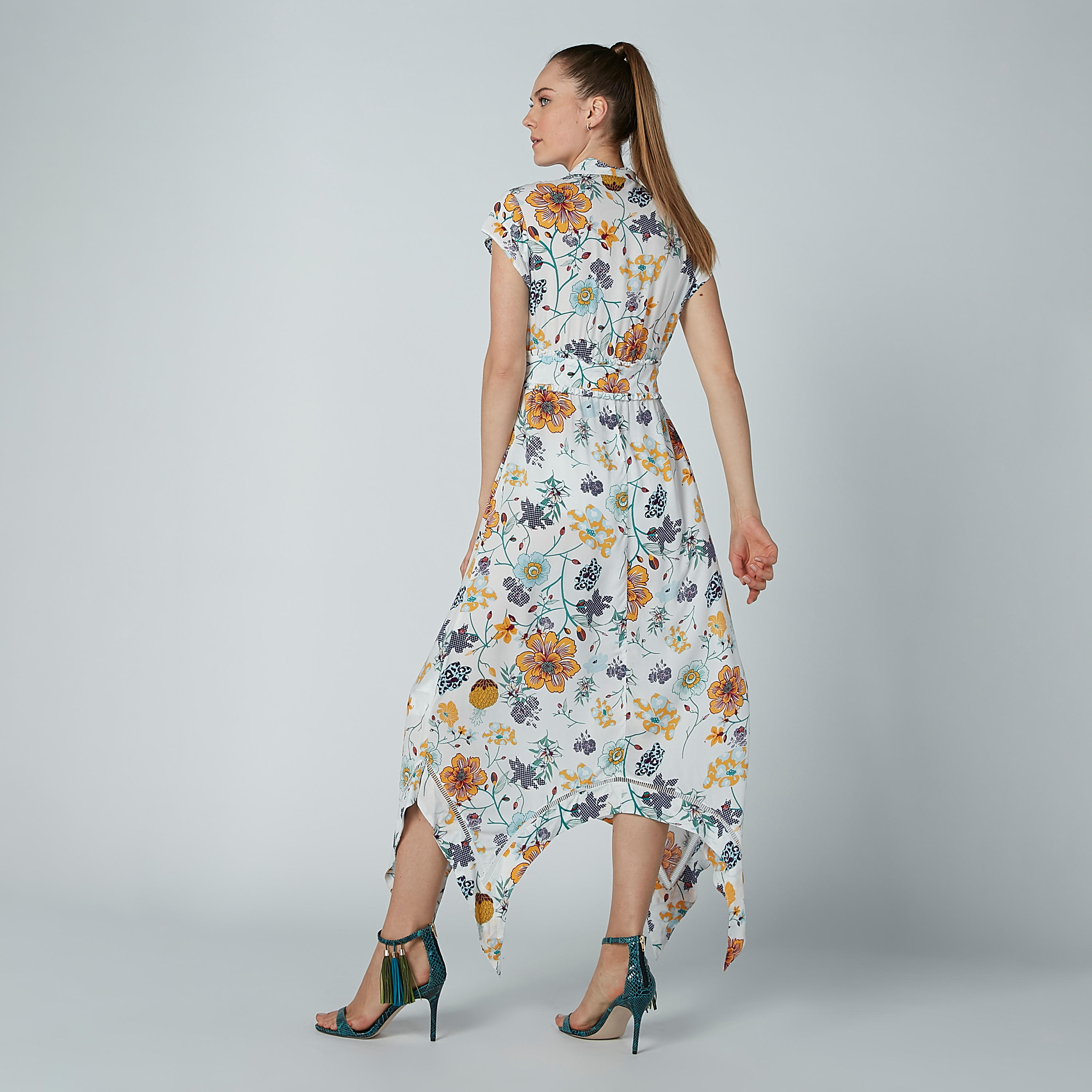 فستان طويل بحوّاف غير مستوية وأكمام كاب وطبعات زهرية من آيكونيك-women-clothing-dresses-image-3