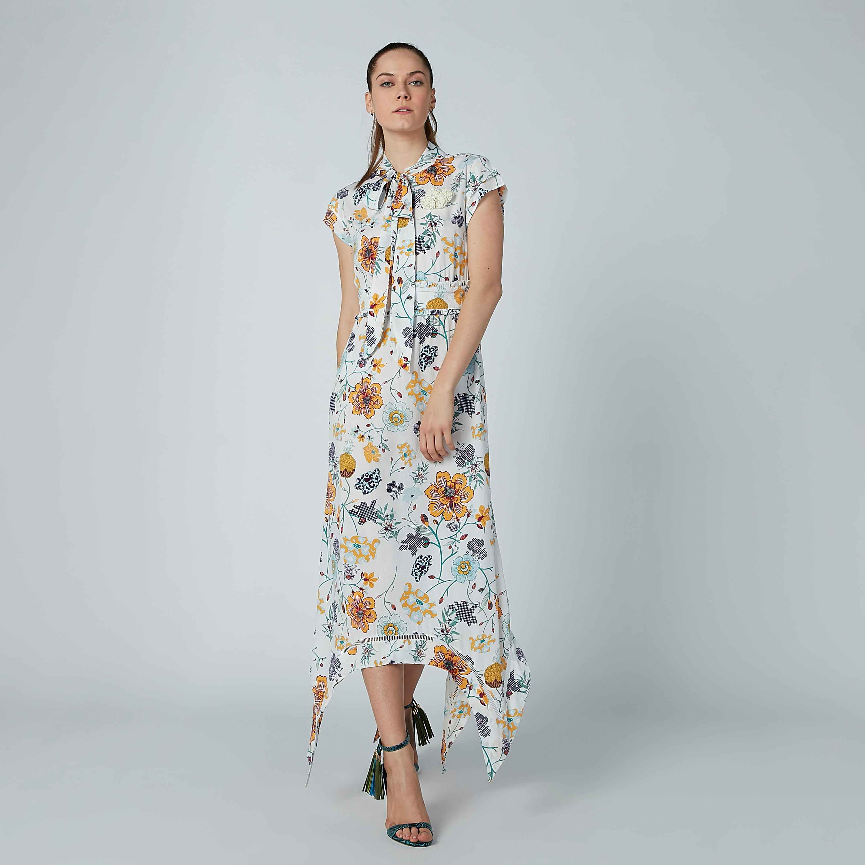 فستان طويل بحوّاف غير مستوية وأكمام كاب وطبعات زهرية من آيكونيك-women-clothing-dresses-image-5