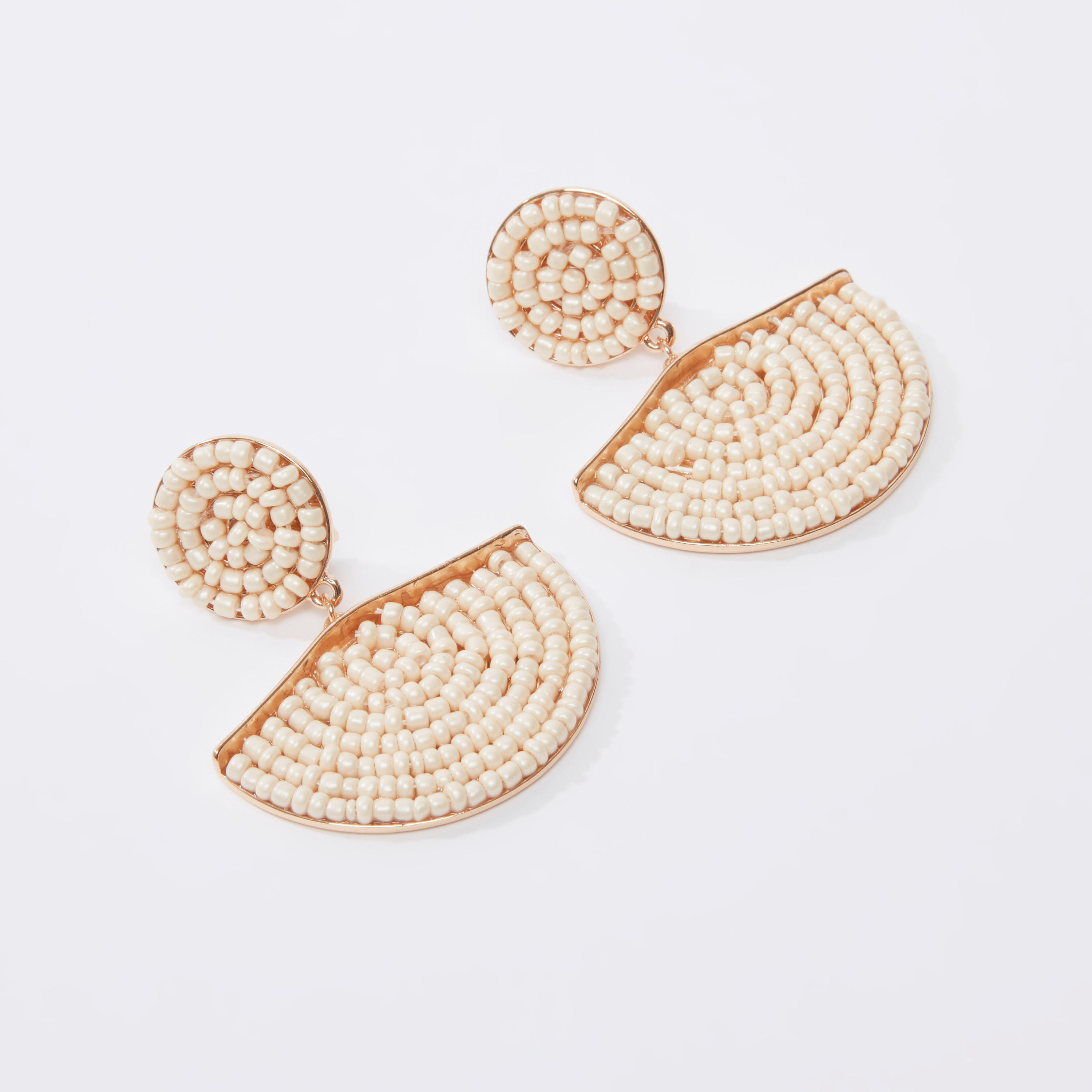 أقراط بدلّاية خرز ومكبس إغلاق من آيكونيك-women-watchesandjewellery-jewellery-earrings-image-1