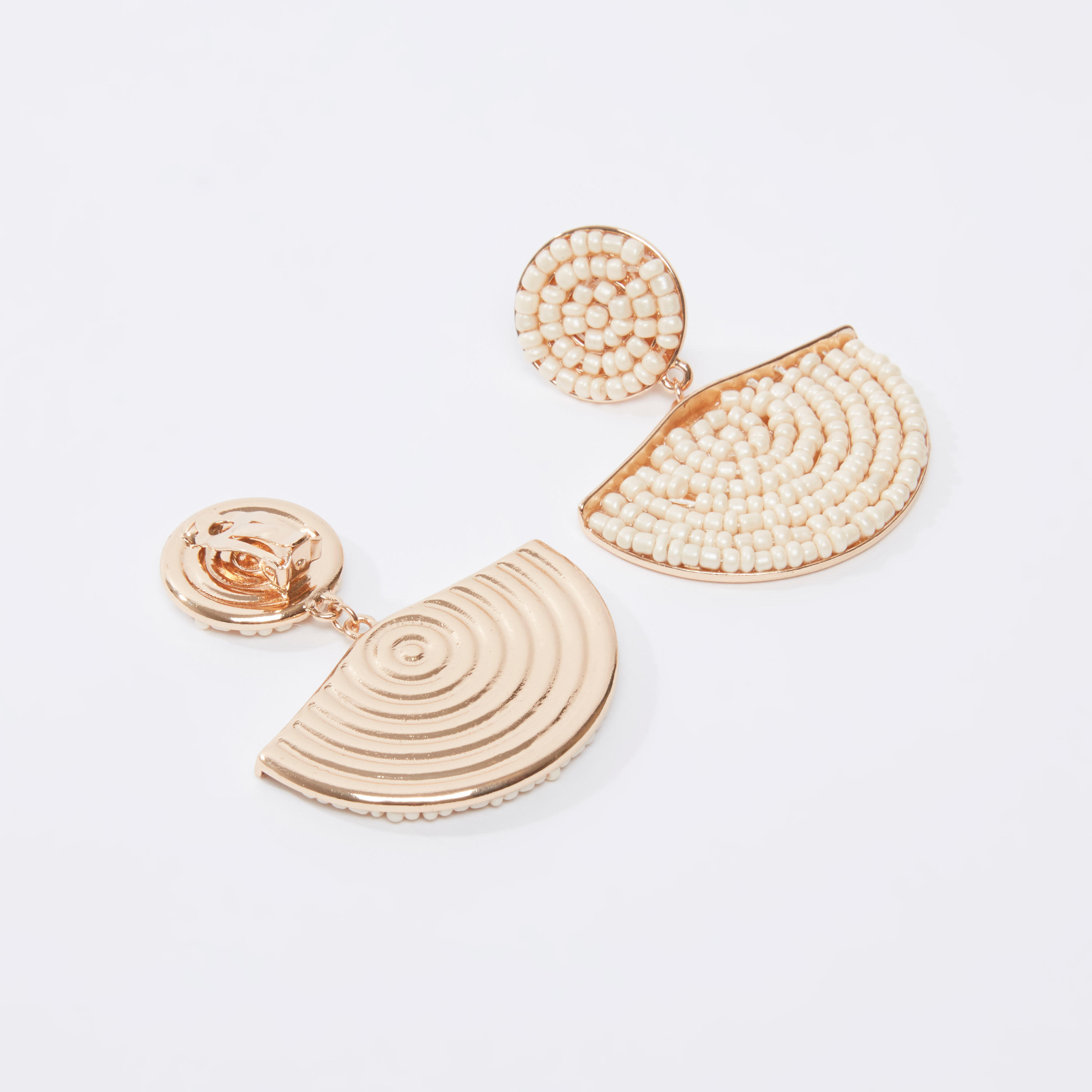 أقراط بدلّاية خرز ومكبس إغلاق من آيكونيك-women-watchesandjewellery-jewellery-earrings-image-3