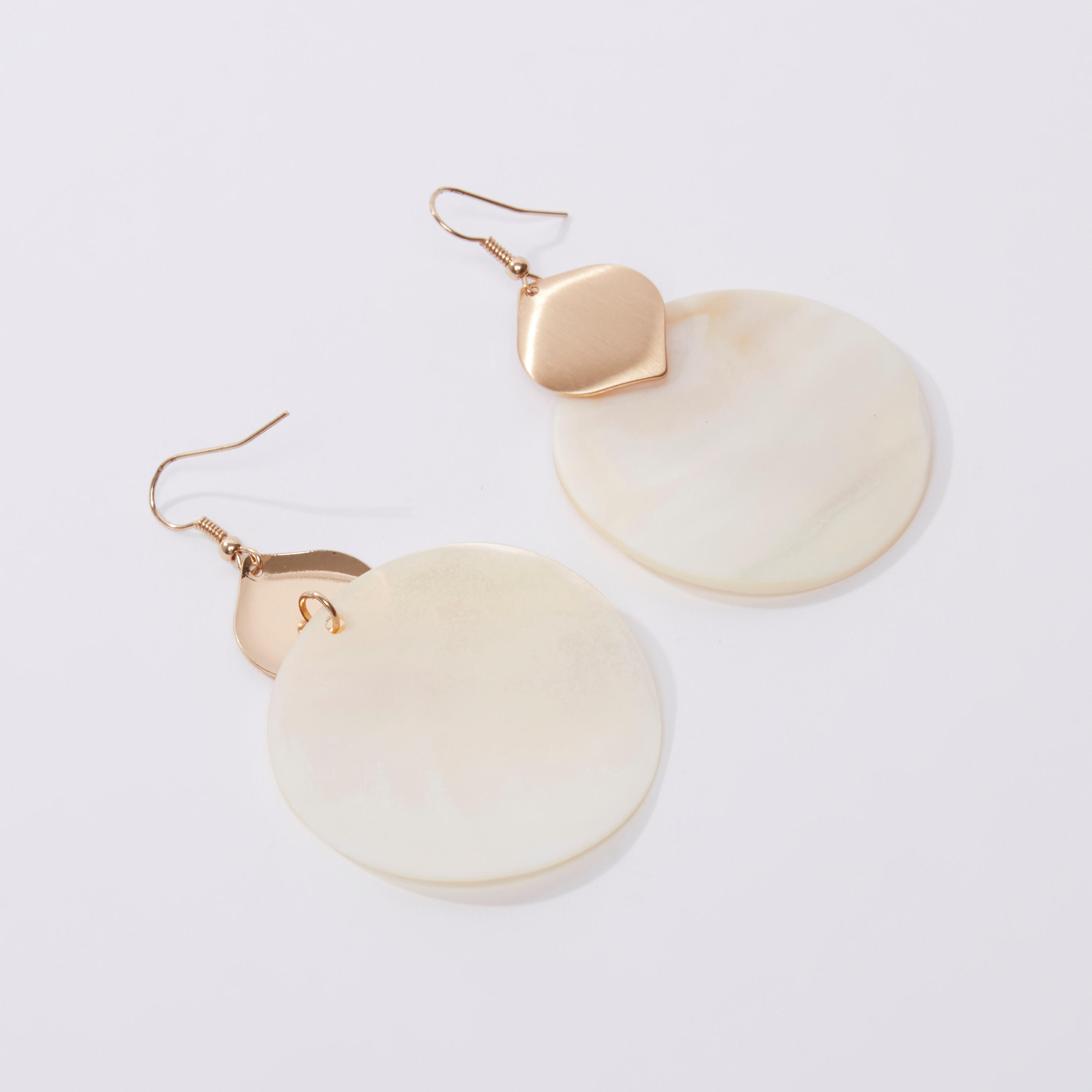 أقراط صدفية مستديرة من آيكونيك-women-watchesandjewellery-jewellery-earrings-image-3