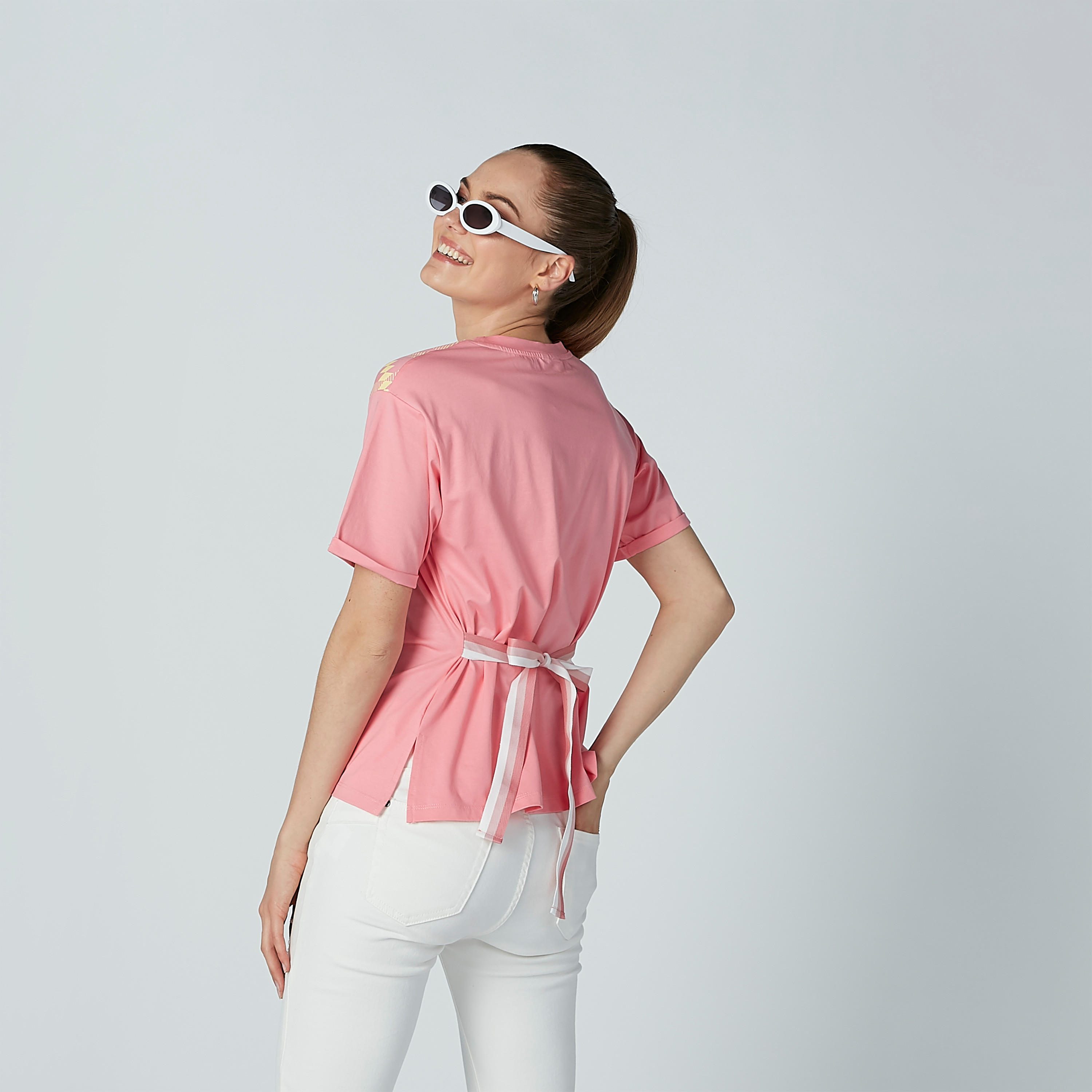 تيشيرت بياقة مستديرة وأكمام قصيرة وطبعات بينك بانثر من آيكونيك-women-clothing-tshirts-image-2
