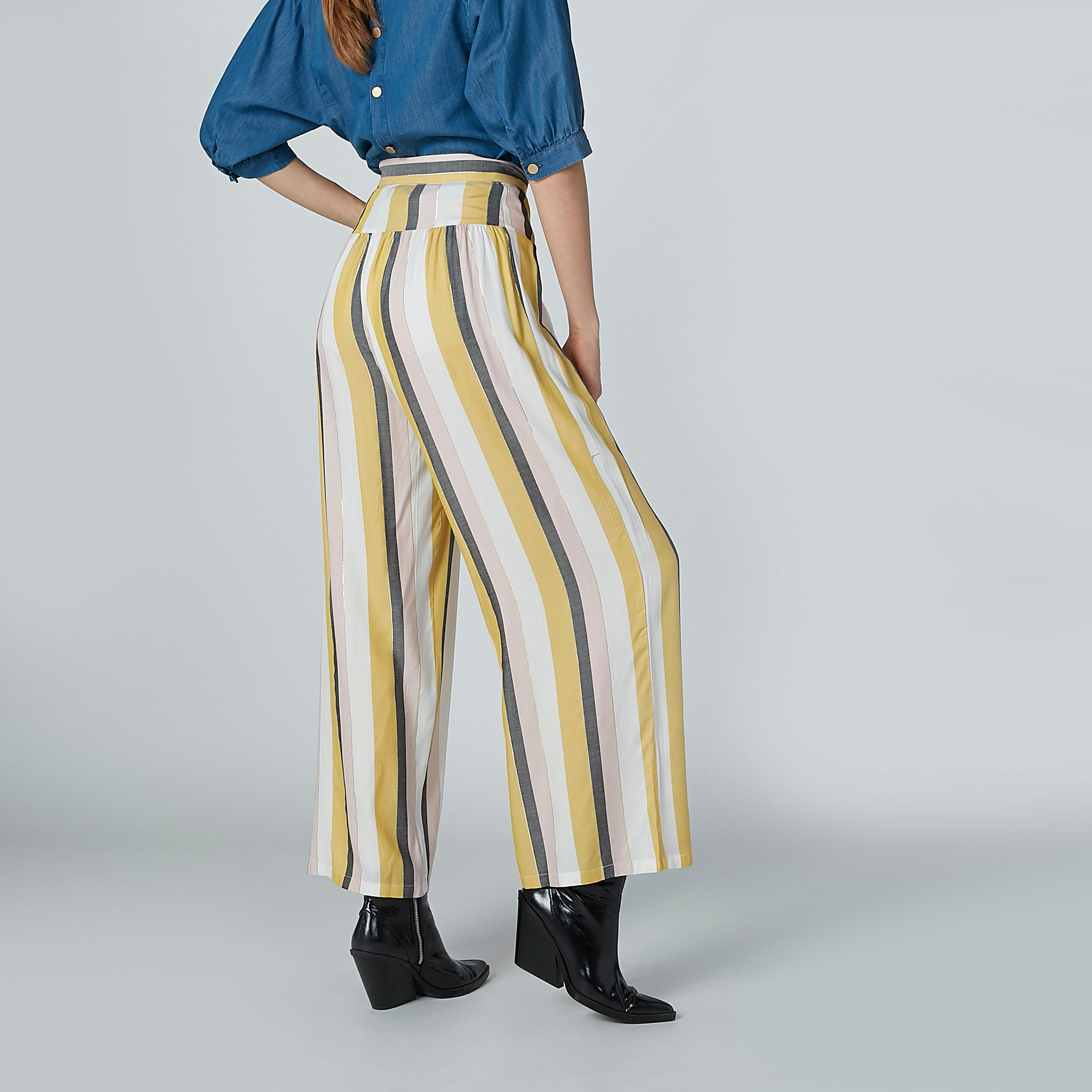 بنطال بالازو مقلّم بقصّة واسعة من آيكونيك-women-clothing-bottoms-trousers-image-3