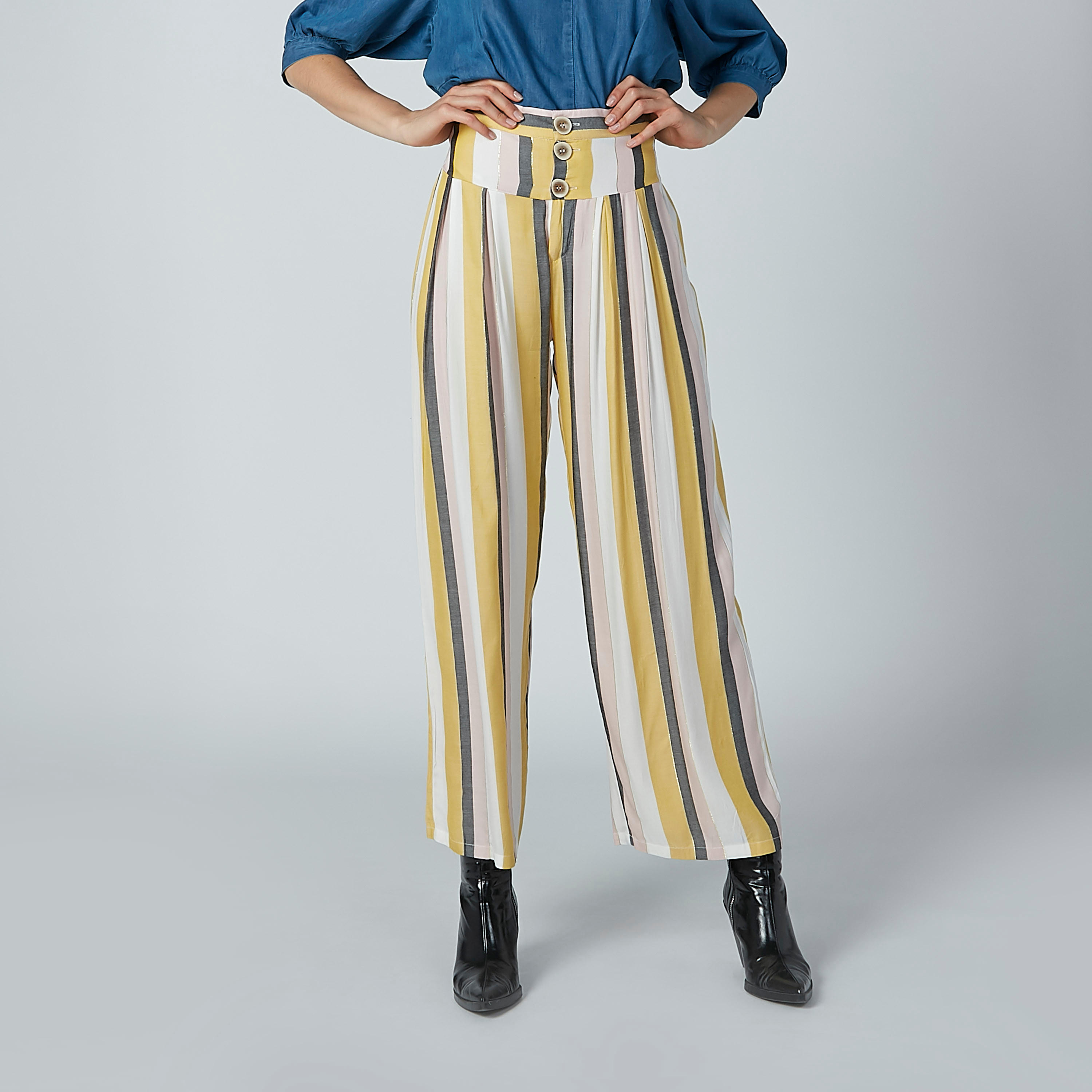 بنطال بالازو مقلّم بقصّة واسعة من آيكونيك-women-clothing-bottoms-trousers-image-4