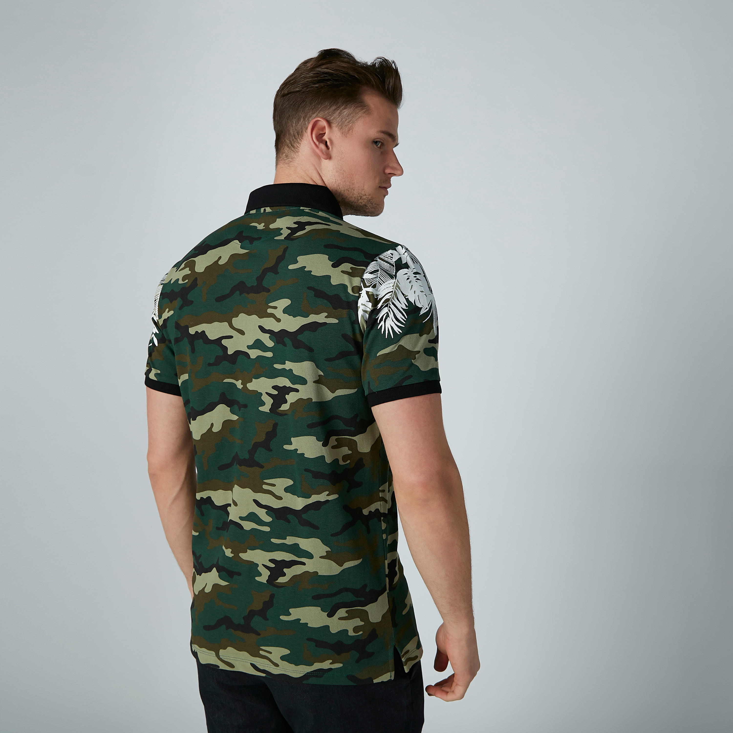 تيشيرت بياقة بولو وأكمام قصيرة وطبعات مموّهة من آيكونيك-men-clothing-tshirtsandpolos-polos-image-5