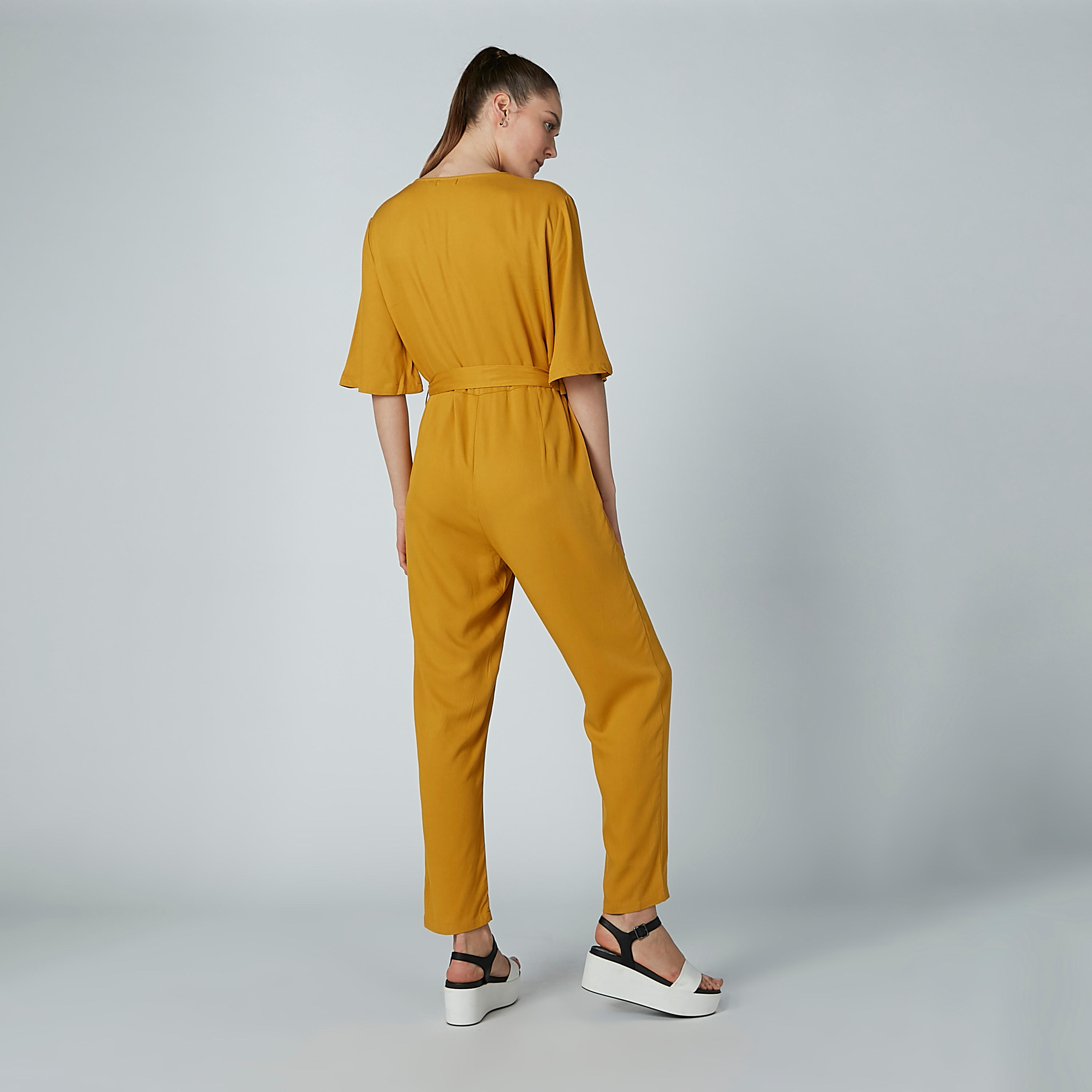 أفرول سادة برباط وجيوب من آيكونيك-women-clothing-jumpsuits-image-4