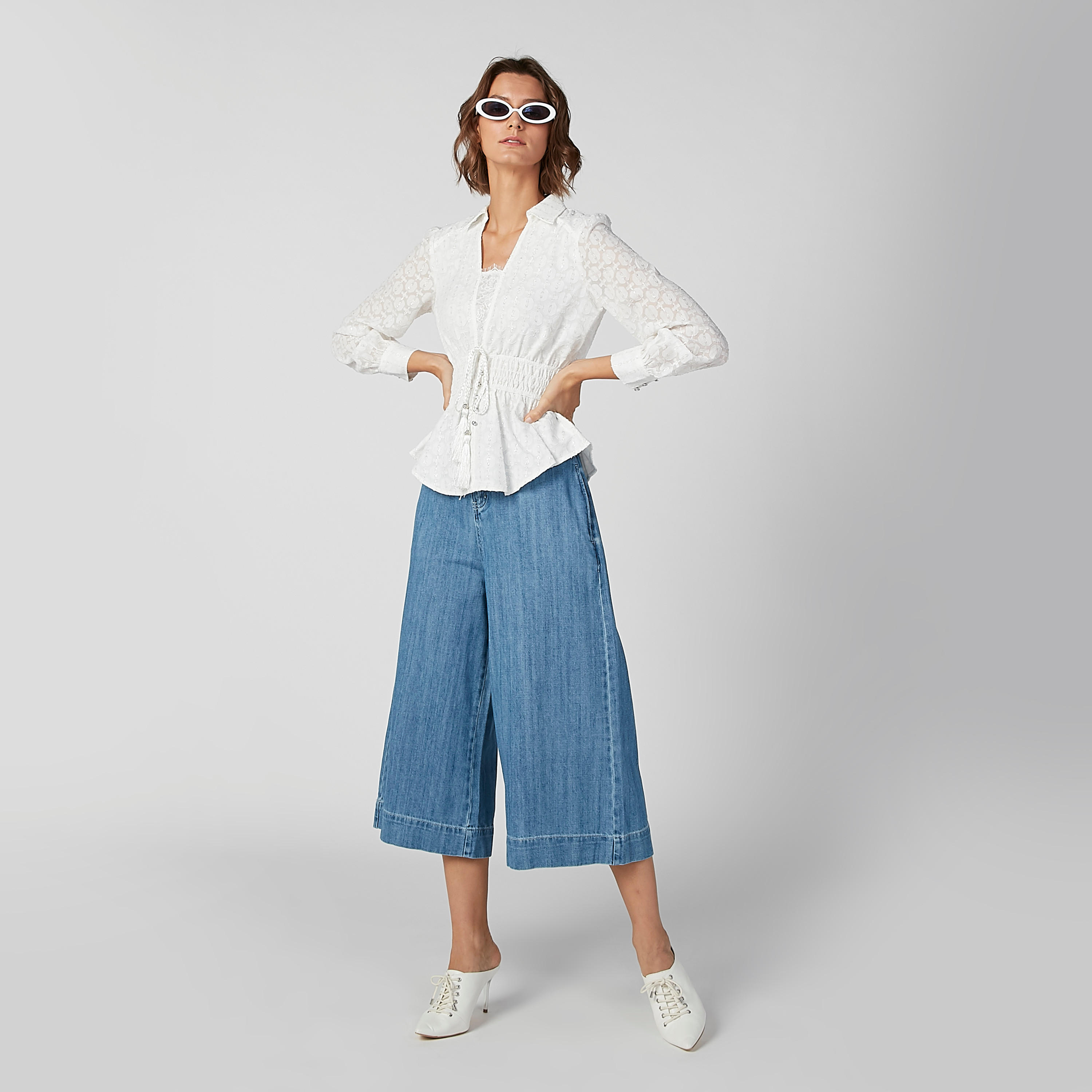 بلوزة بارزة الملمس بياقة عاديّة وأكمام طويلة وشرّابات من آيكونيك-women-clothing-shirtsandblouses-blouses-image-2