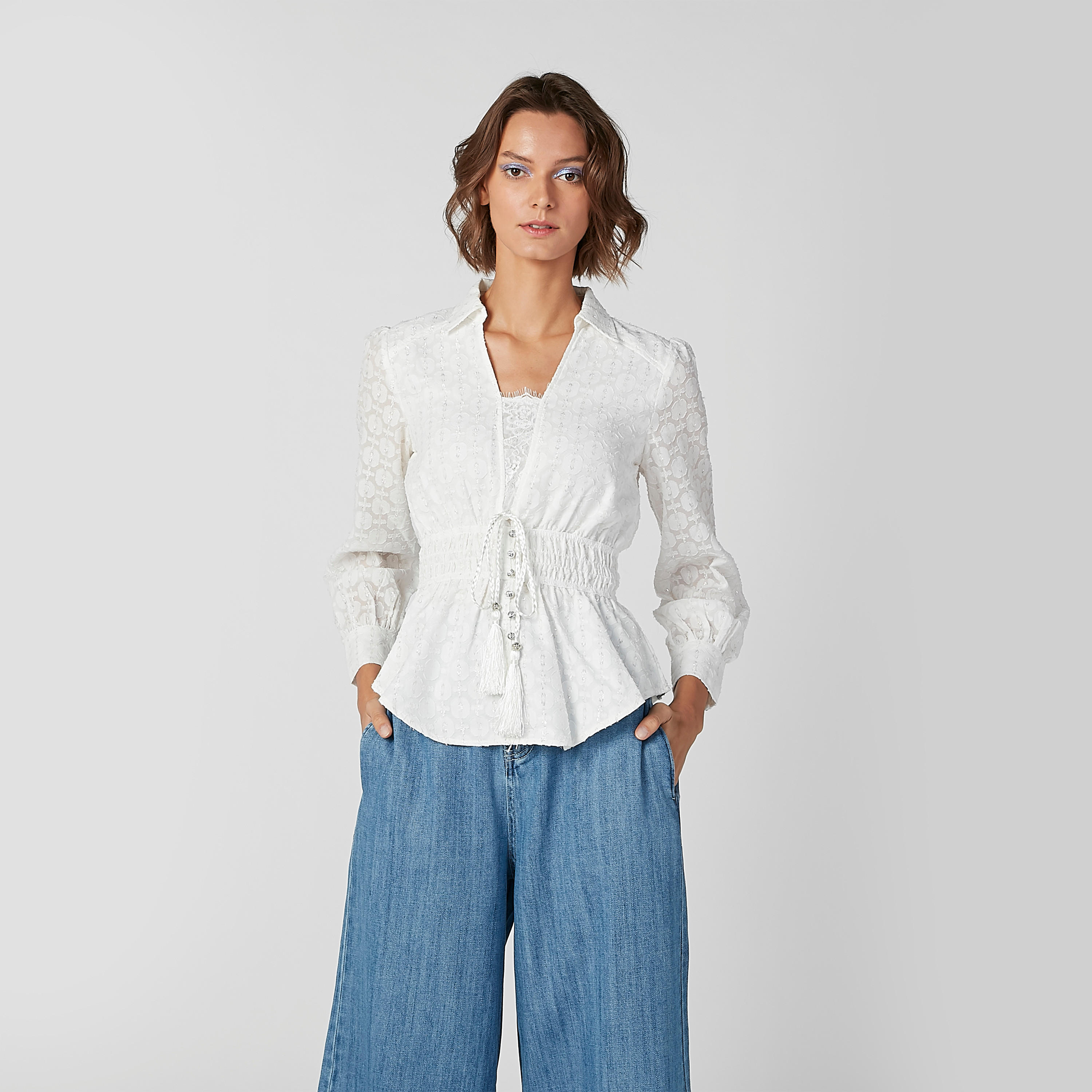 بلوزة بارزة الملمس بياقة عاديّة وأكمام طويلة وشرّابات من آيكونيك-women-clothing-shirtsandblouses-blouses-image-4