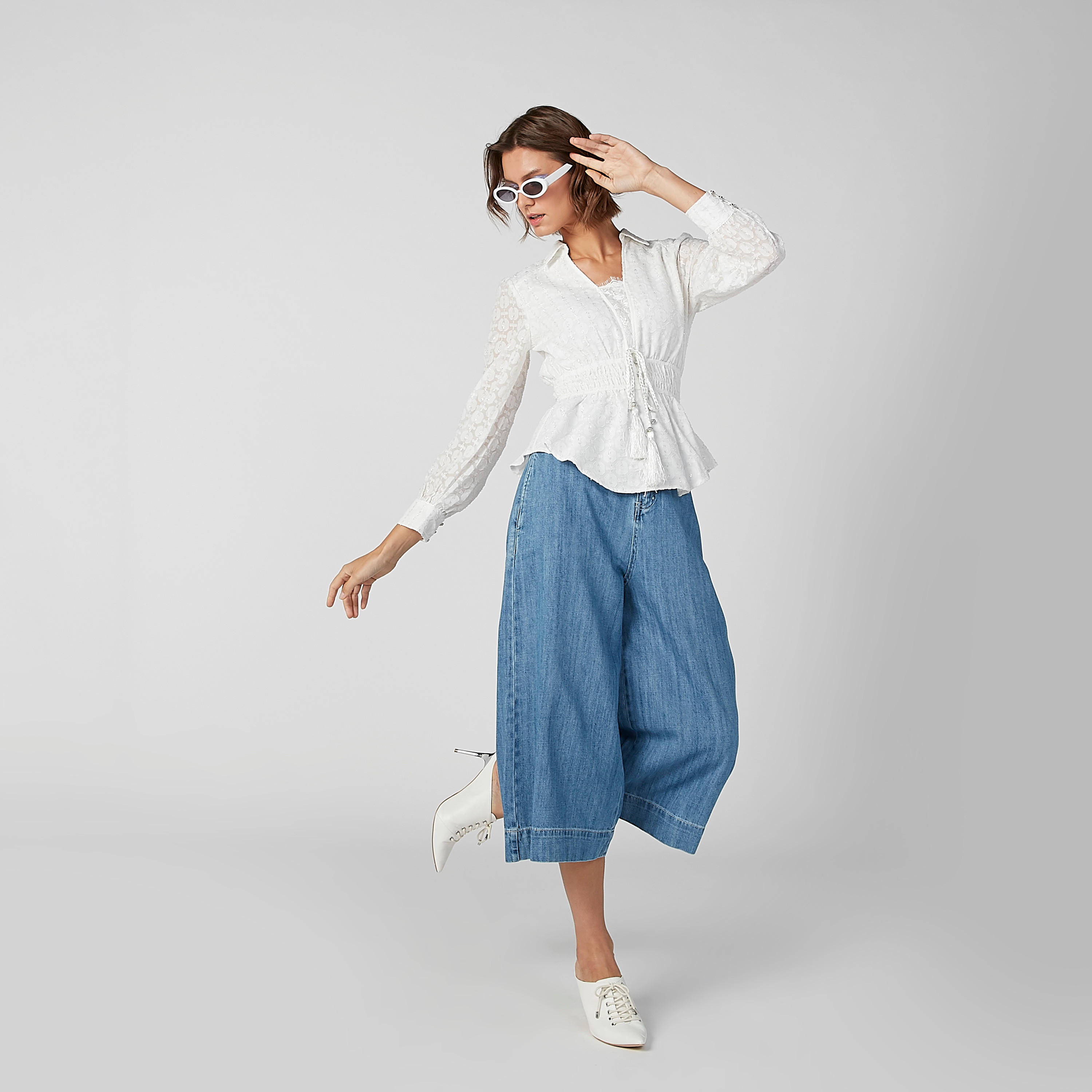 بلوزة بارزة الملمس بياقة عاديّة وأكمام طويلة وشرّابات من آيكونيك-women-clothing-shirtsandblouses-blouses-image-5