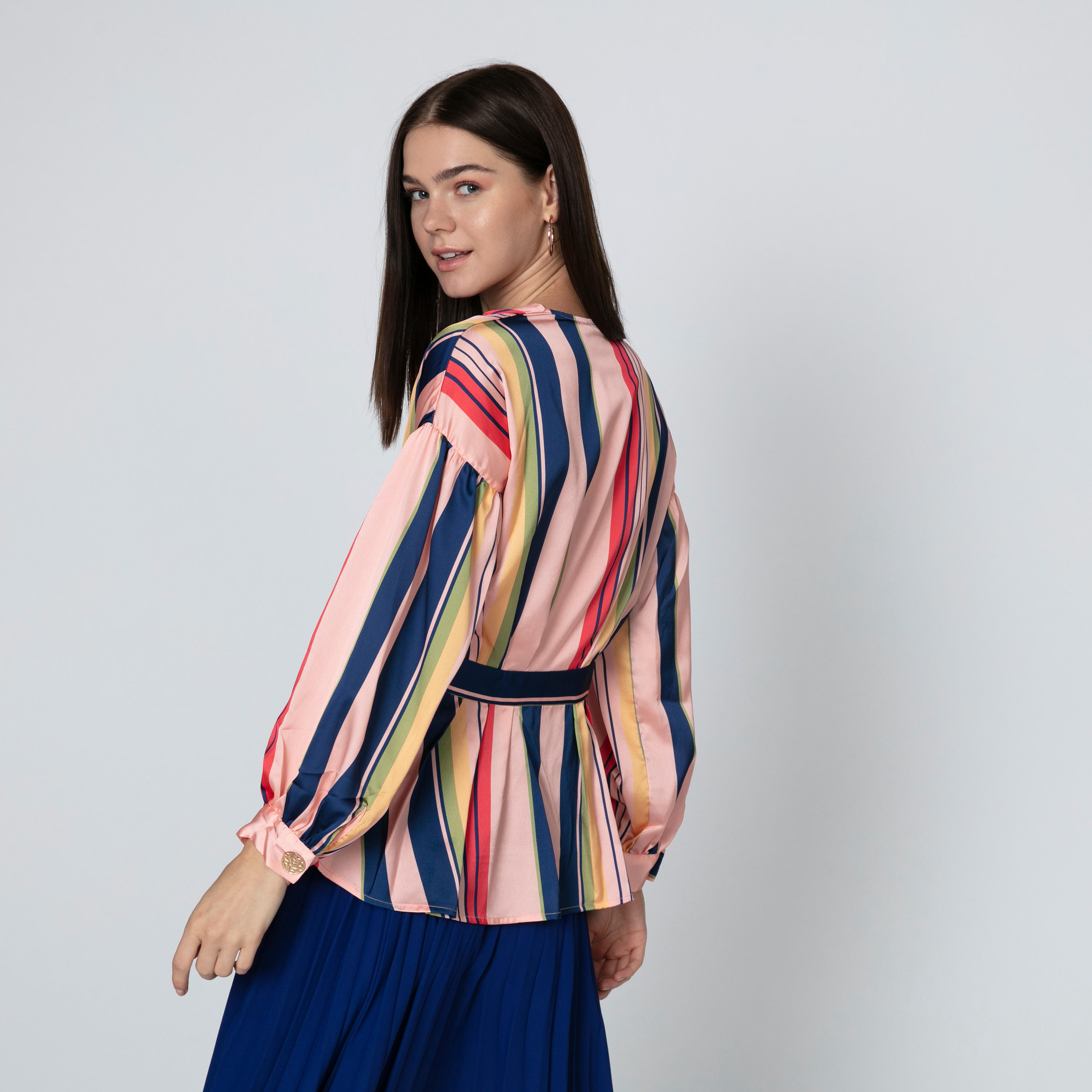 بلوزة مقلّمة بياقة V وأربطة من آيكونيك-women-clothing-shirtsandblouses-blouses-image-3