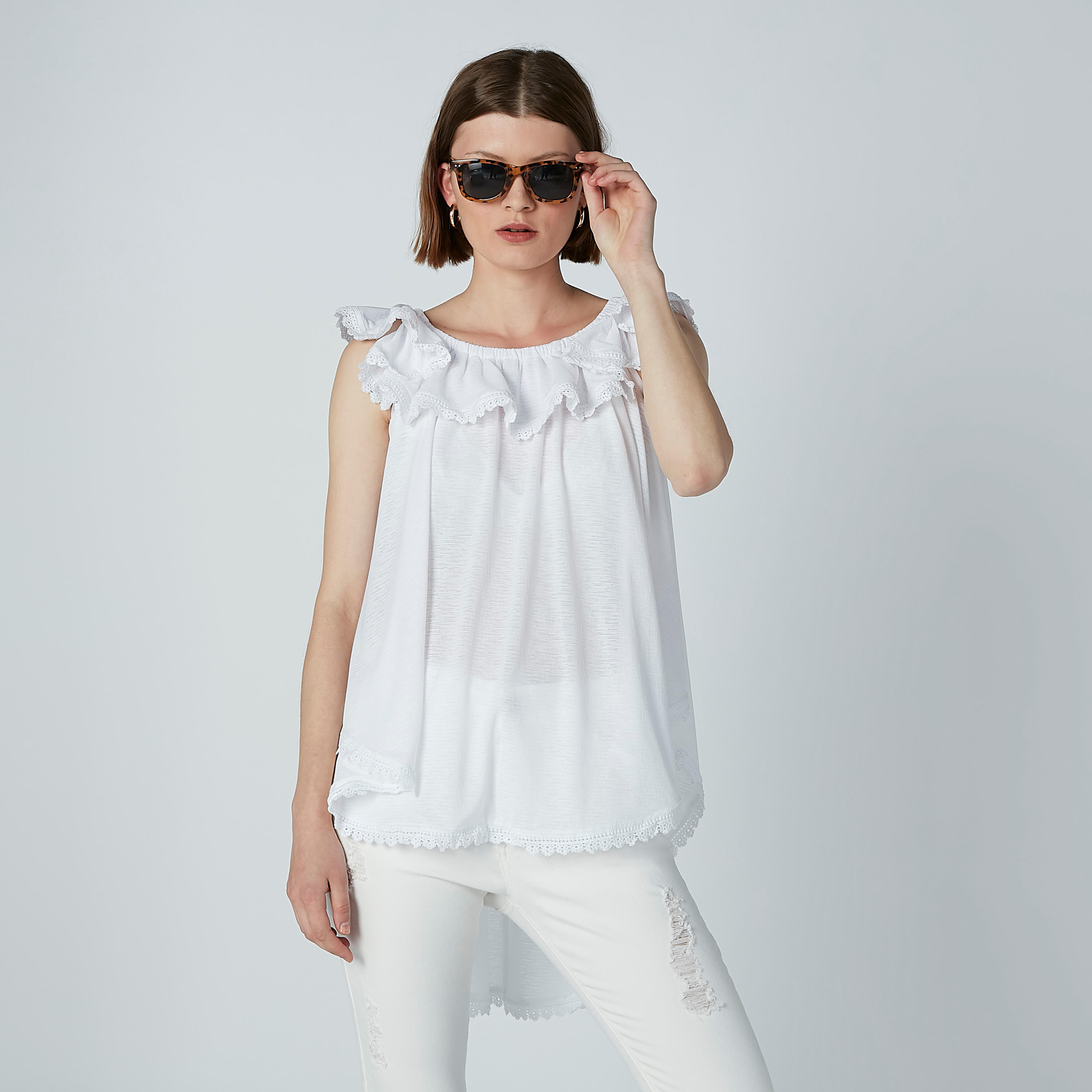 بلوزة سادة دون أكمام بتفاصيل شيفلي وحوّاف غير مستوية من آيكونيك-women-clothing-shirtsandblouses-blouses-image-1