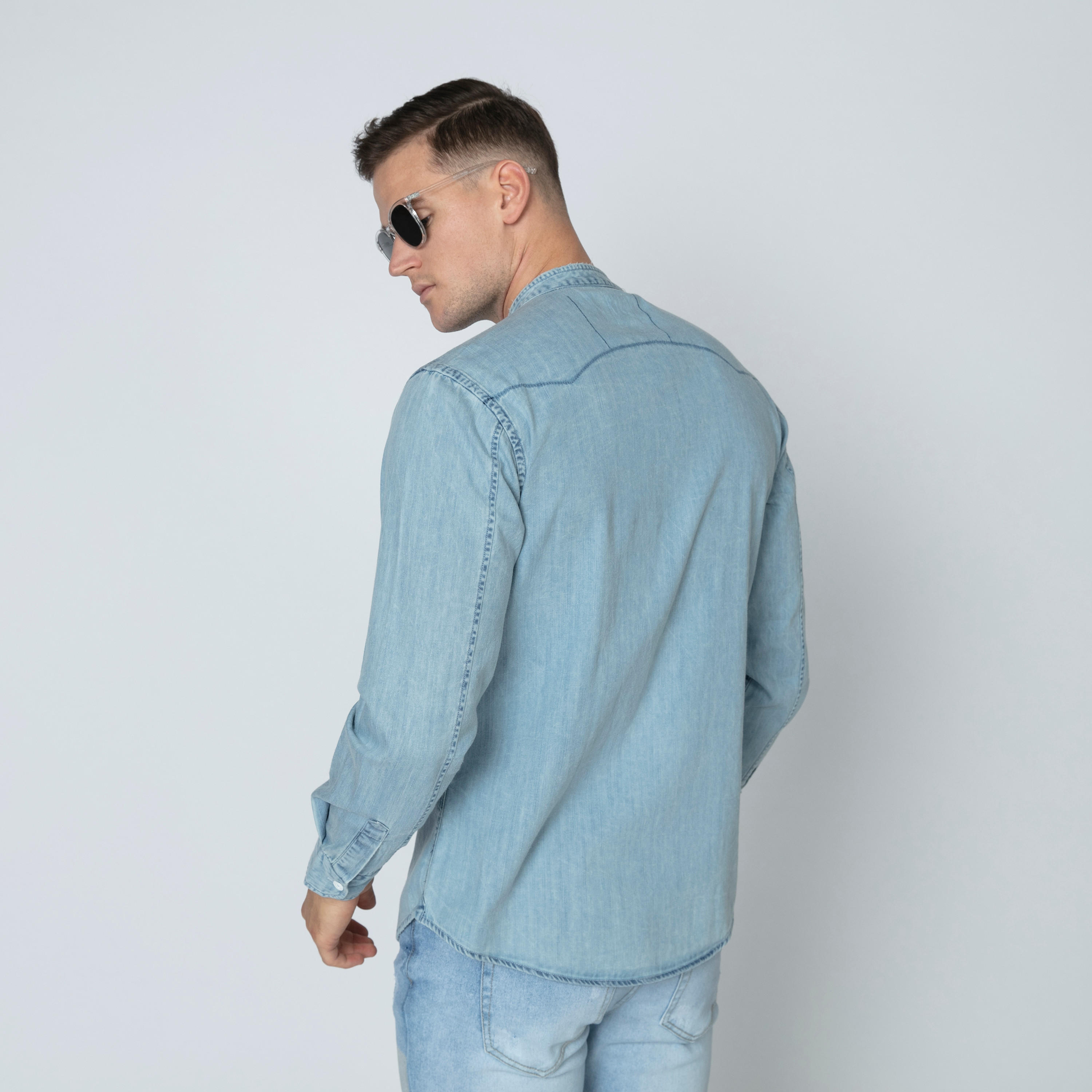 قميص دينم بياقة ماندارين وأكمام طويلة من آيكونيك-men-clothing-shirts-image-2