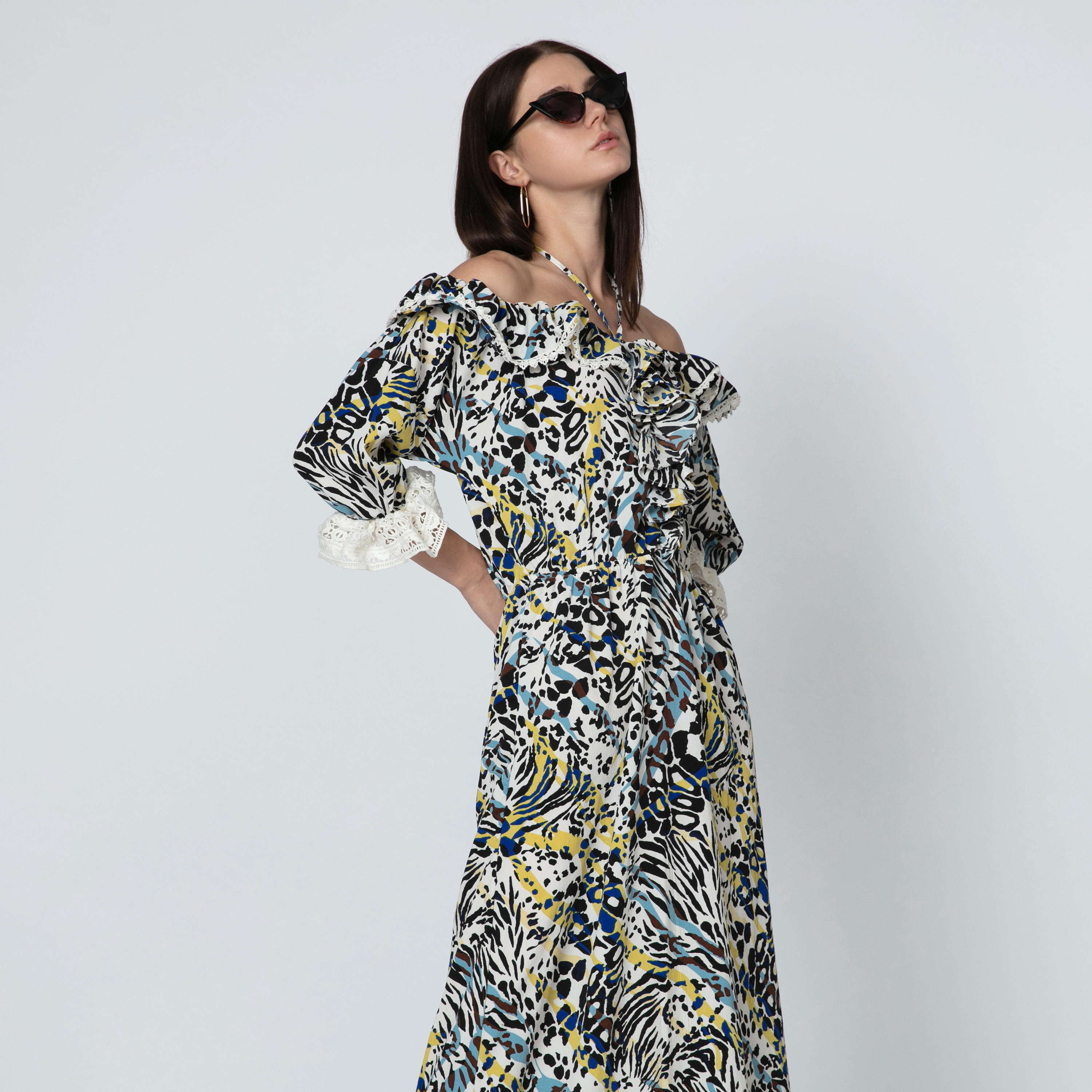 فستان طويل بأكتاف مكشوفة وأكمام واسعة وطبعات من آيكونيك-women-clothing-dresses-image-2