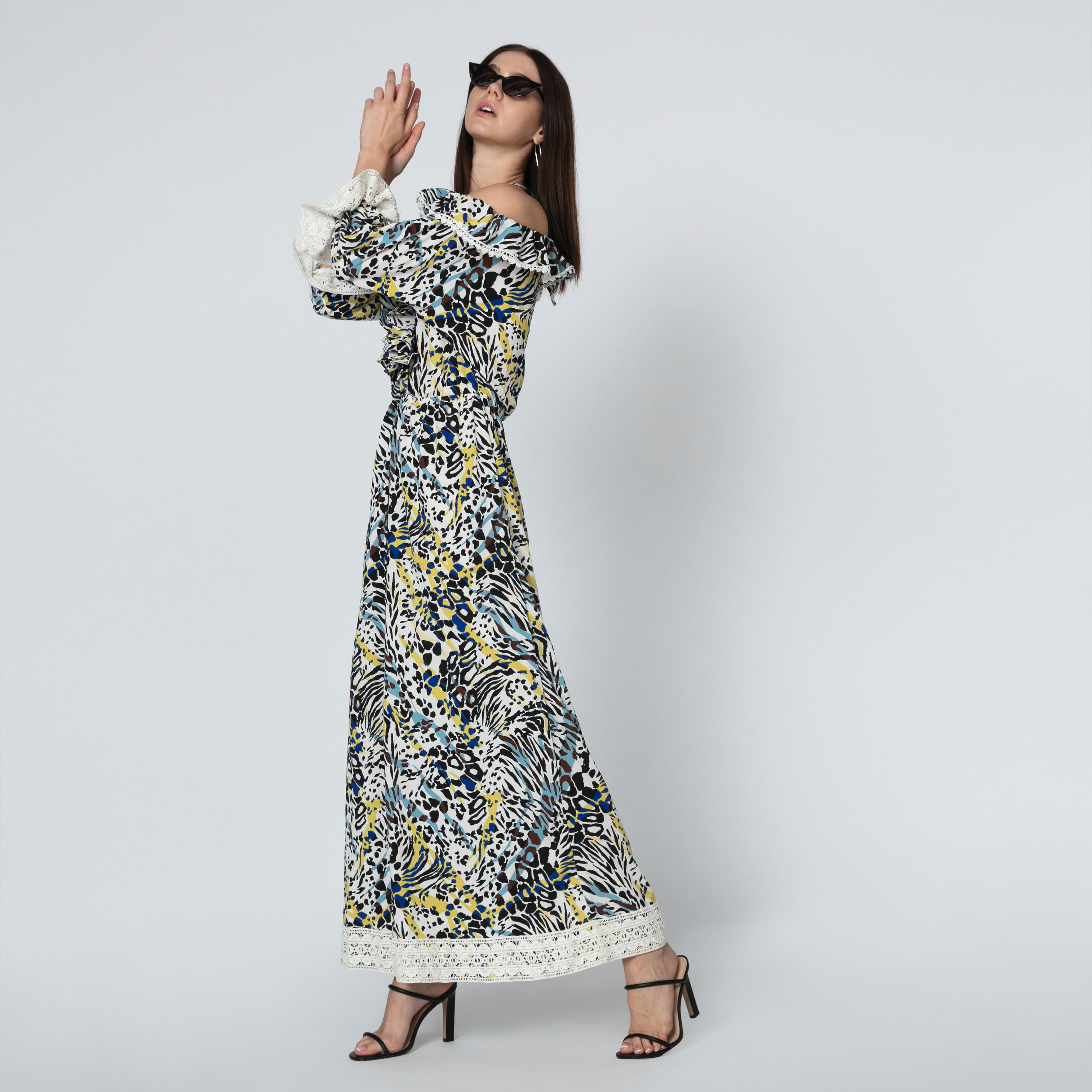 فستان طويل بأكتاف مكشوفة وأكمام واسعة وطبعات من آيكونيك-women-clothing-dresses-image-3