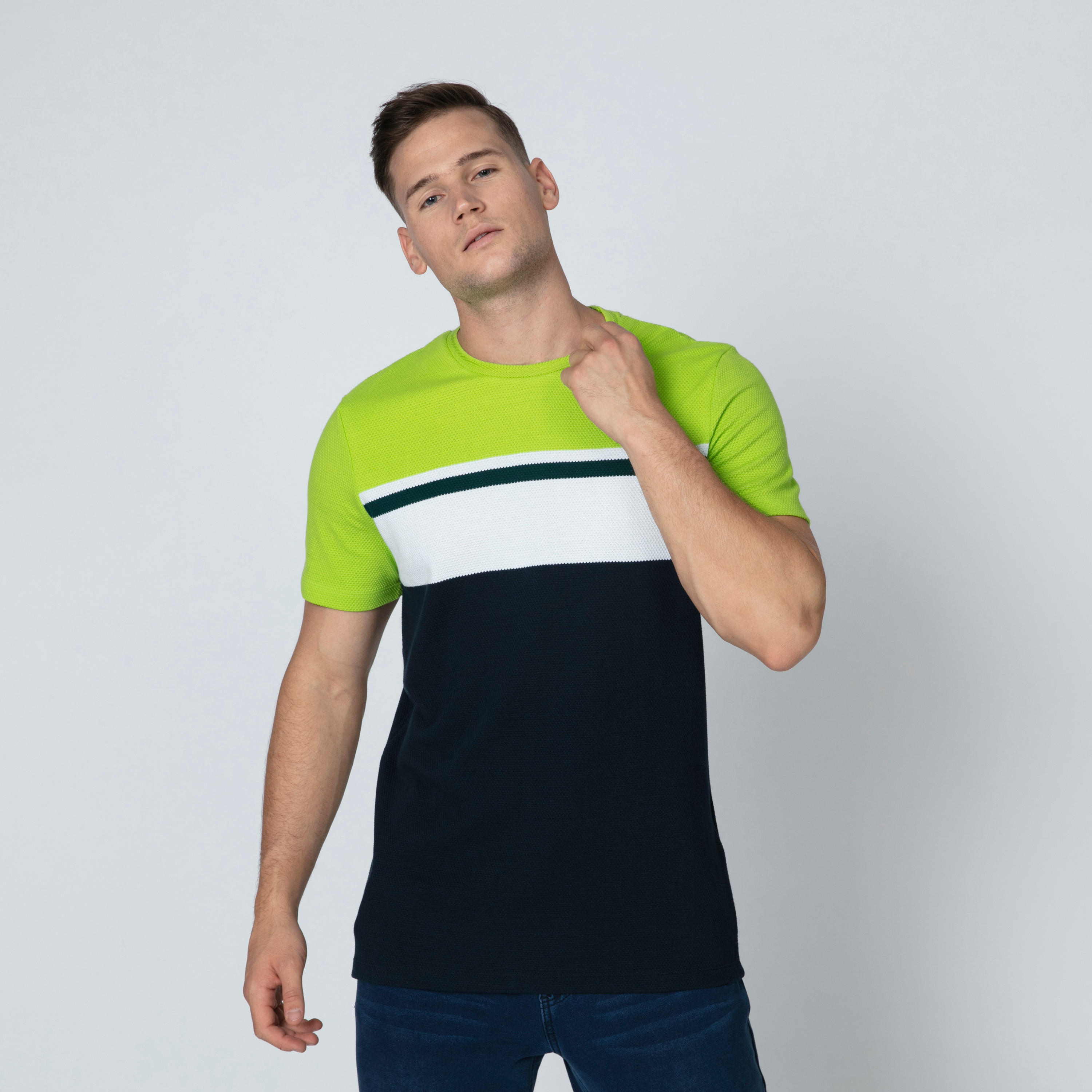تيشيرت مقلّم بياقة مستديرة وأكمام قصيرة من آيكونيك-men-clothing-tshirtsandpolos-tshirts-image-1