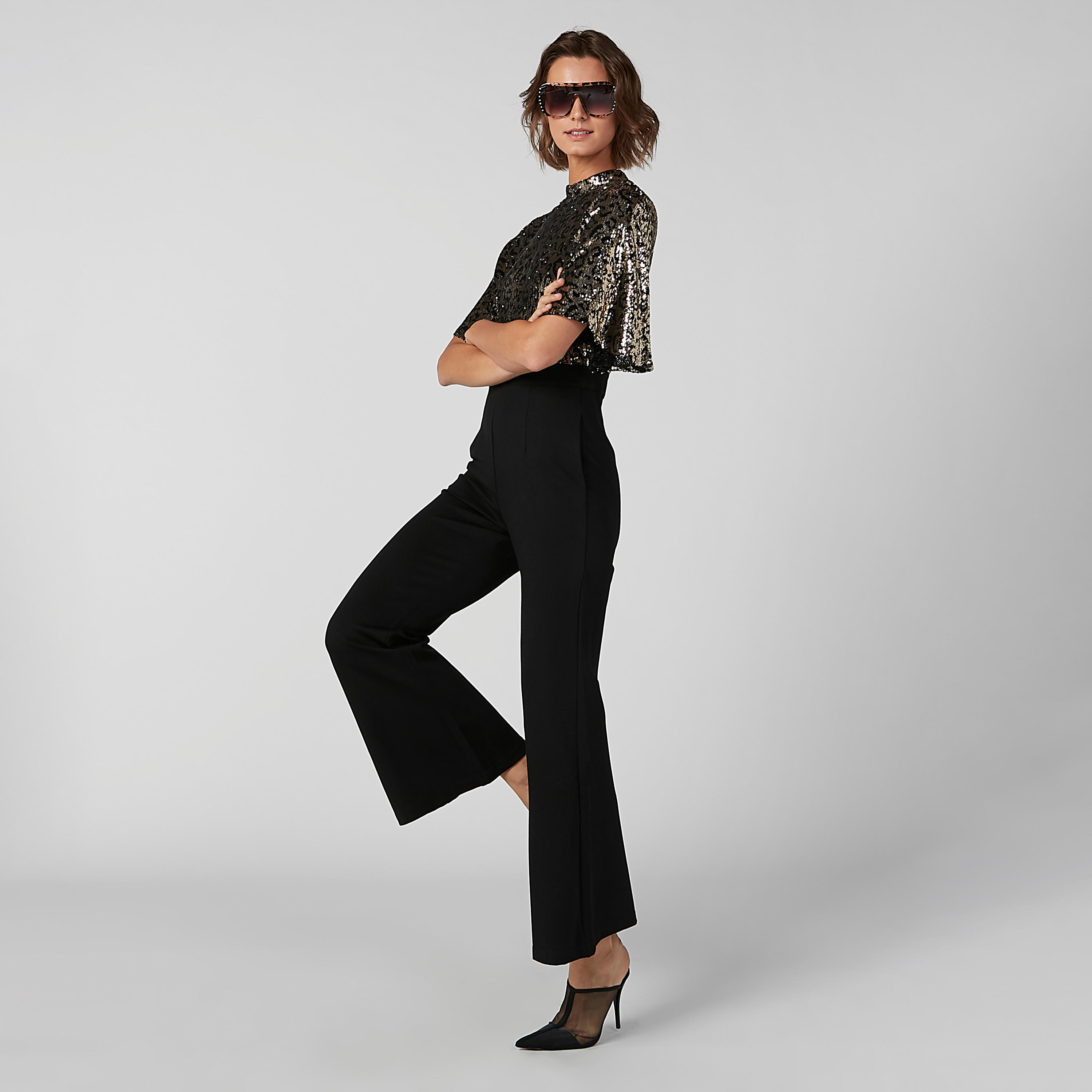أفرول بارز الملمس بأكمام واسعة من آيكونيك-women-clothing-jumpsuits-image-2