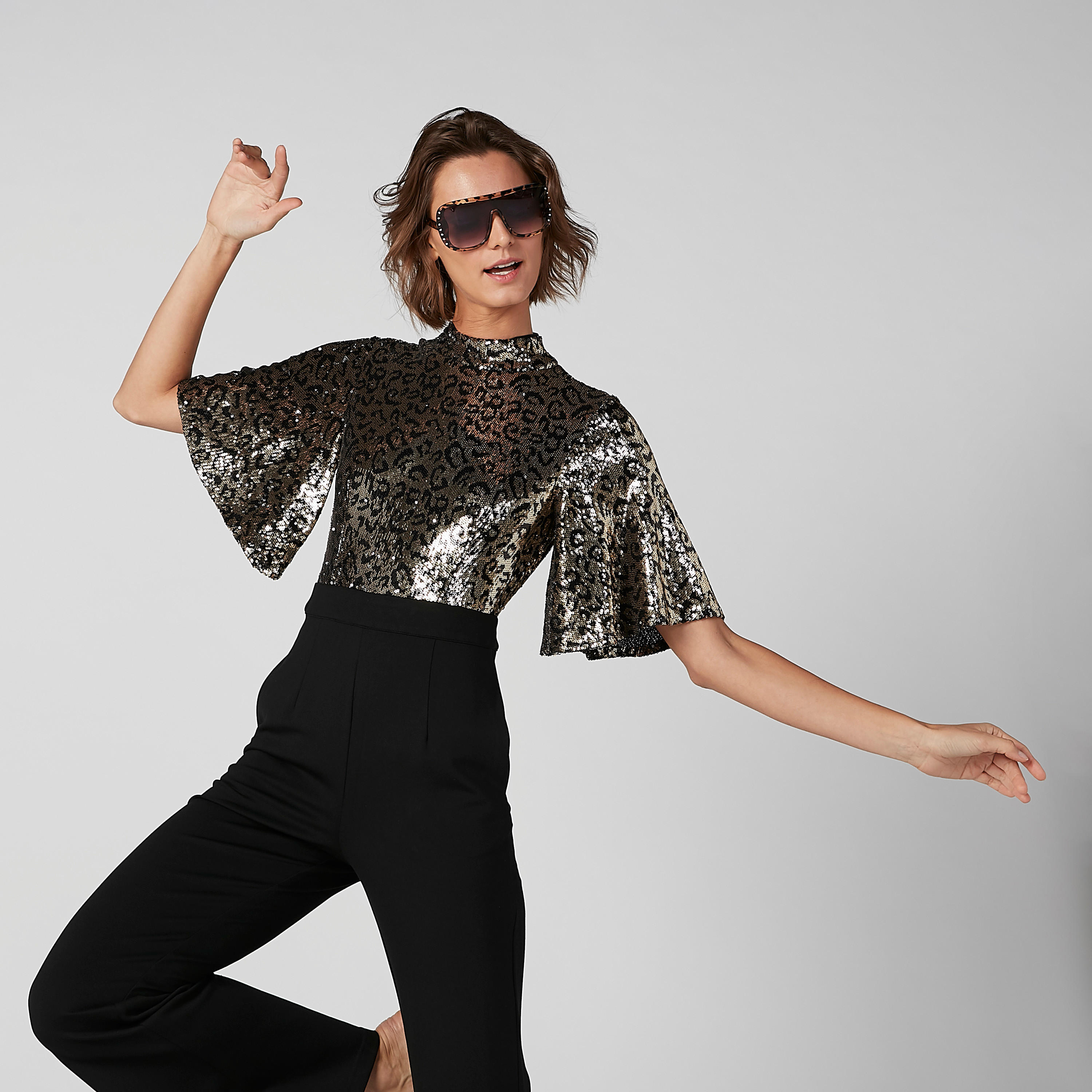 أفرول بارز الملمس بأكمام واسعة من آيكونيك-women-clothing-jumpsuits-image-3