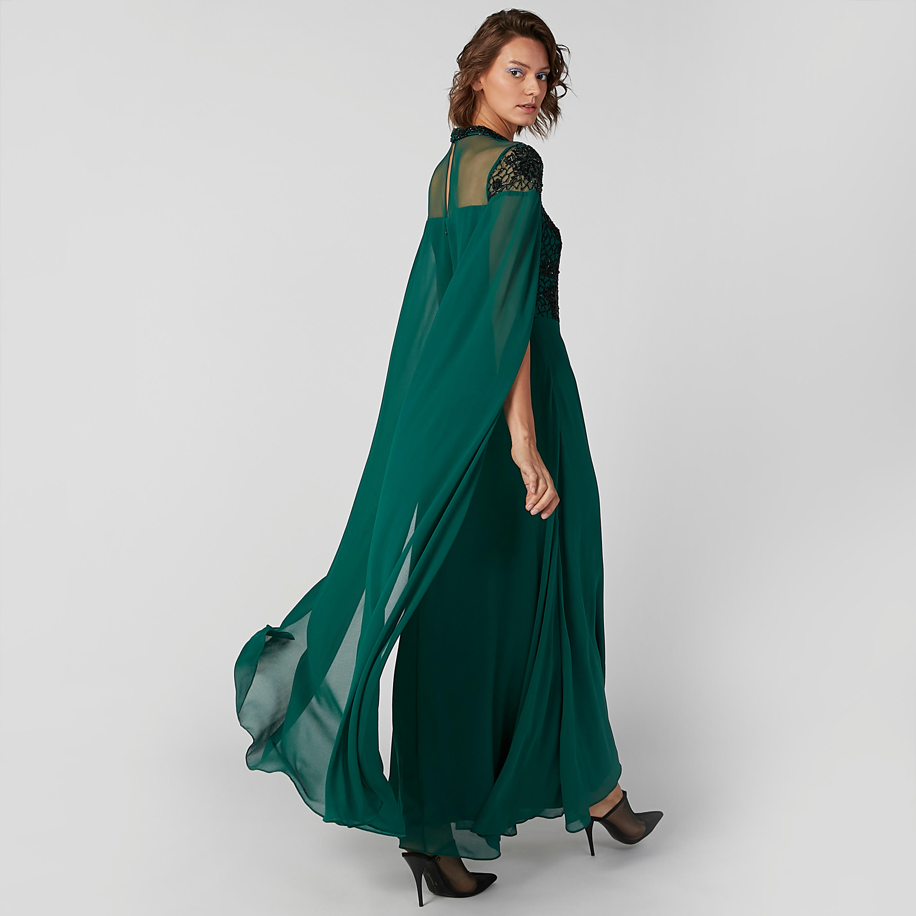 فستان طويل بتصميم فضفاض مزيّن بياقة عالية من آيكونيك-women-clothing-dresses-image-4