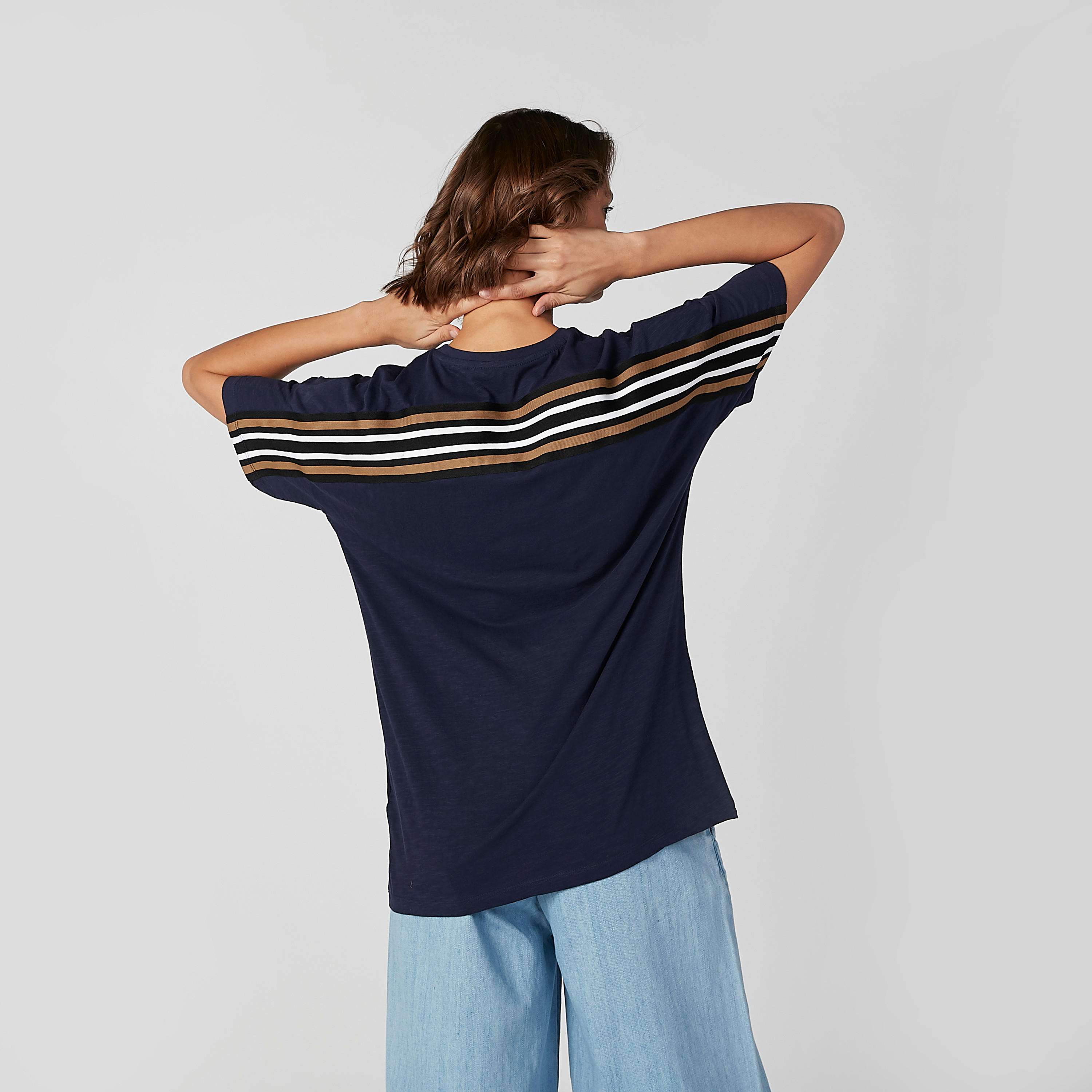تيشيرت بياقة مستديرة وطبعات من آيكونيك-women-clothing-tshirts-image-2