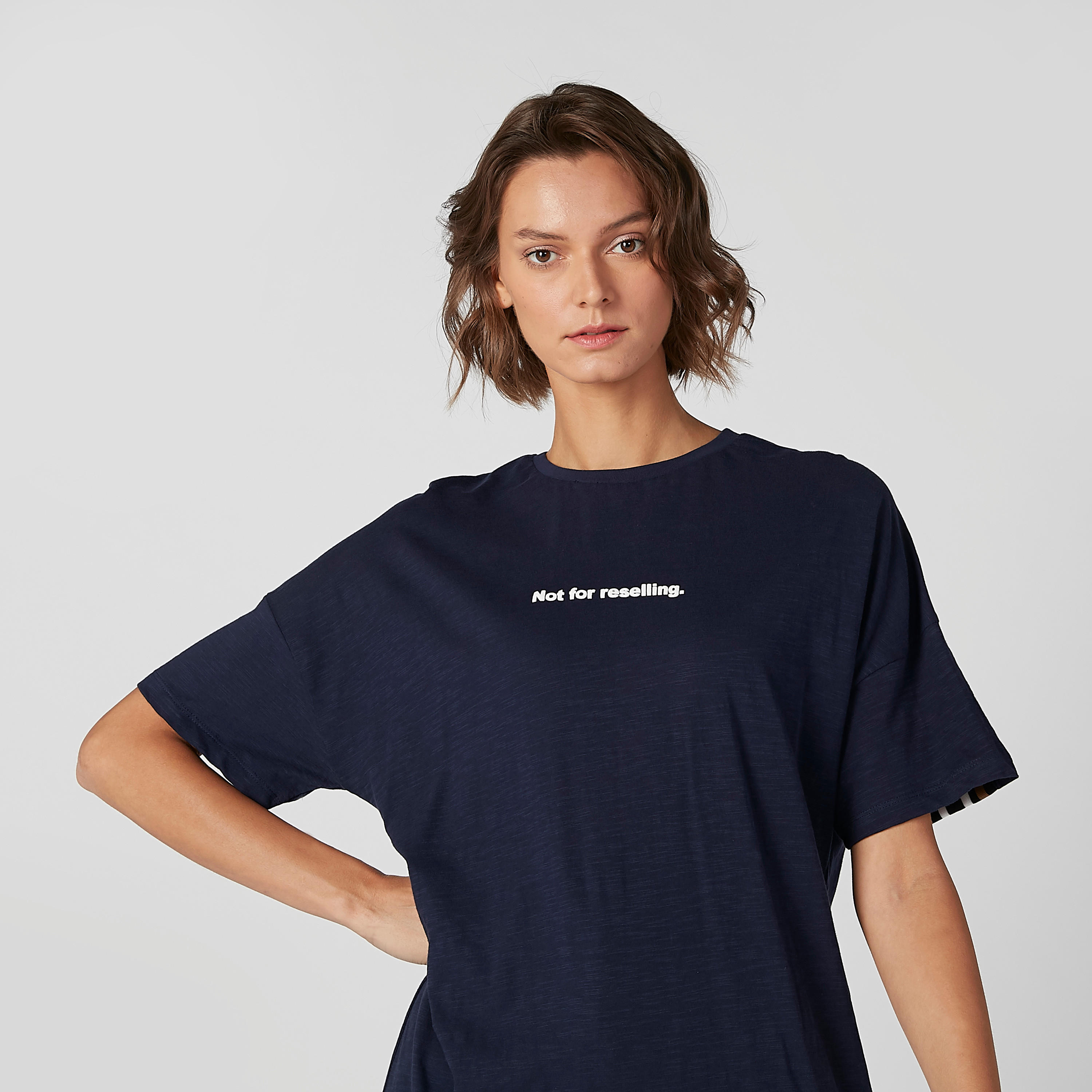 تيشيرت بياقة مستديرة وطبعات من آيكونيك-women-clothing-tshirts-image-1