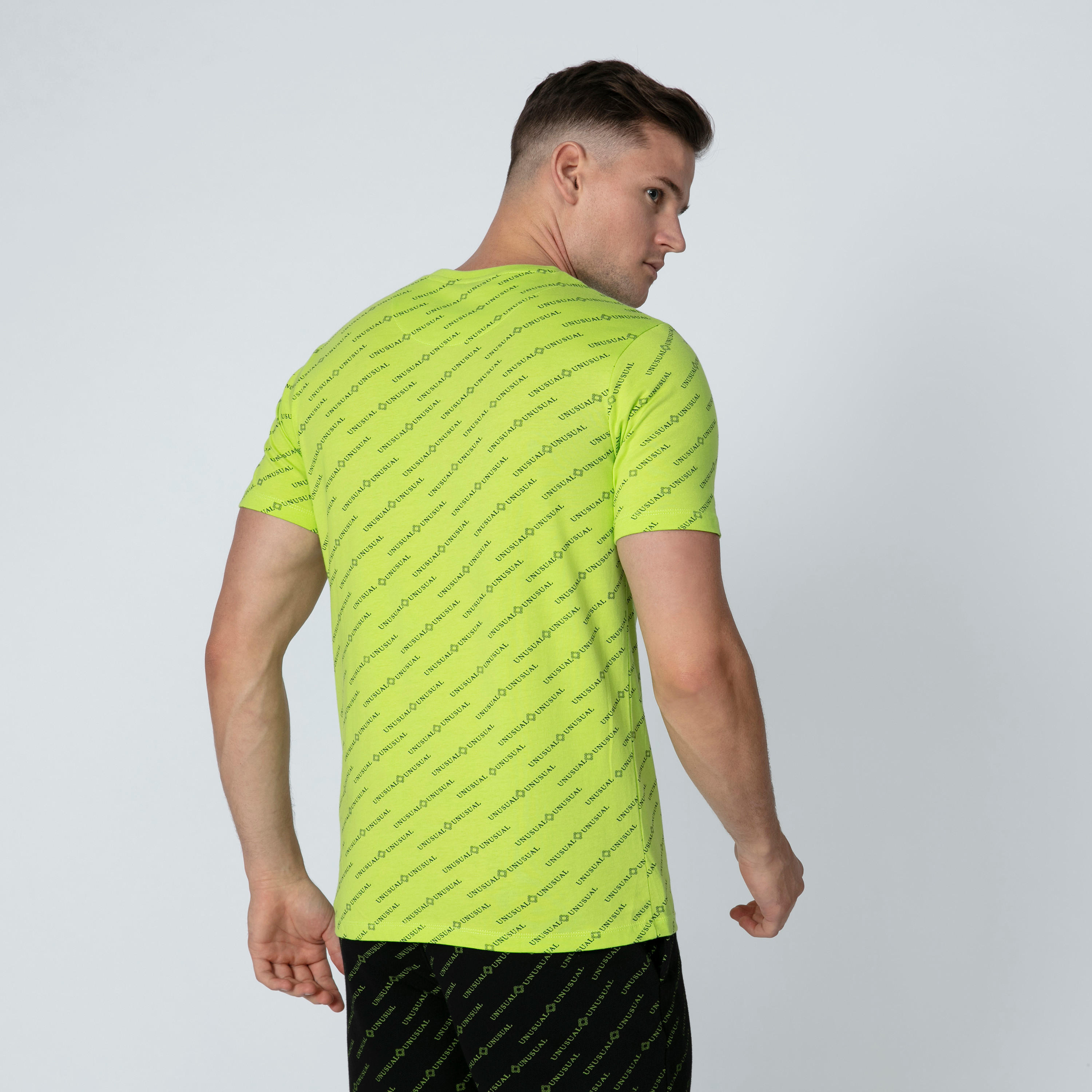 تيشيرت بياقة مستديرة وأكمام قصيرة وطبعات من آيكونيك-men-clothing-tshirtsandpolos-tshirts-image-3