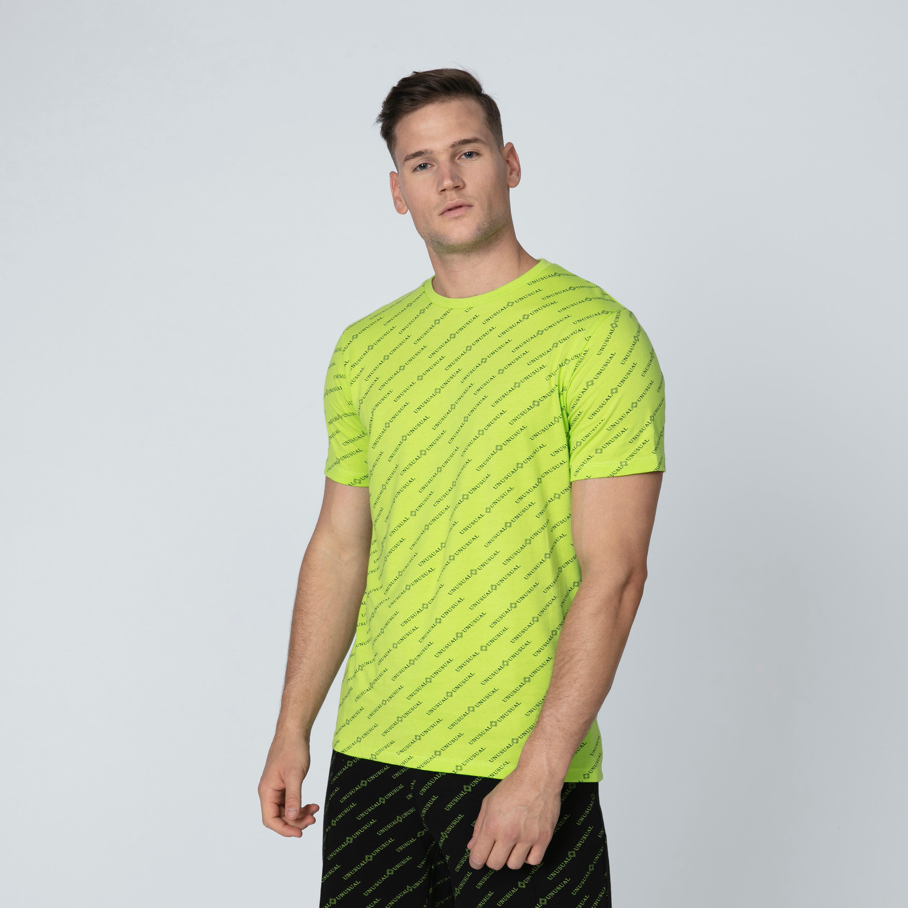 تيشيرت بياقة مستديرة وأكمام قصيرة وطبعات من آيكونيك-men-clothing-tshirtsandpolos-tshirts-image-1