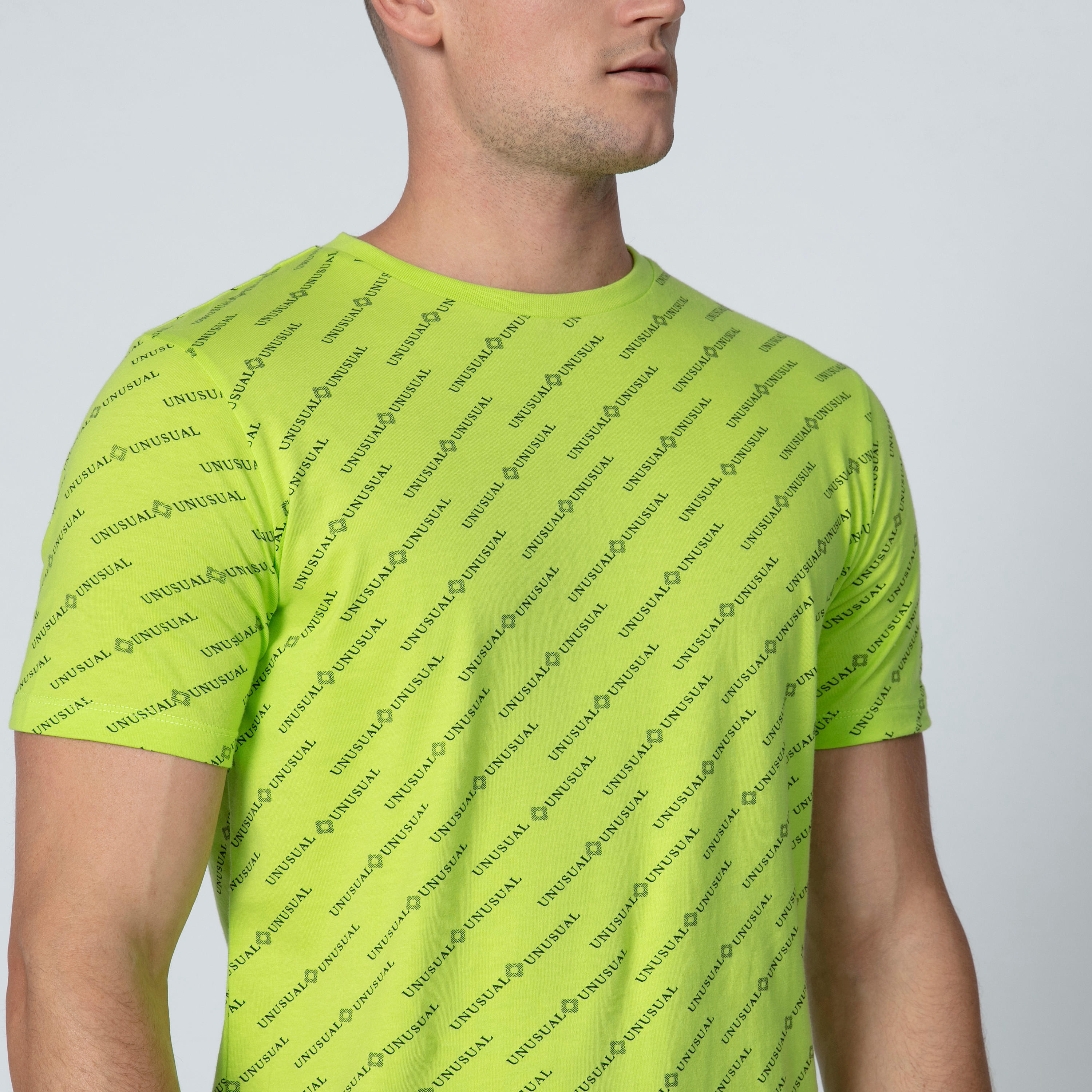 تيشيرت بياقة مستديرة وأكمام قصيرة وطبعات من آيكونيك-men-clothing-tshirtsandpolos-tshirts-image-4