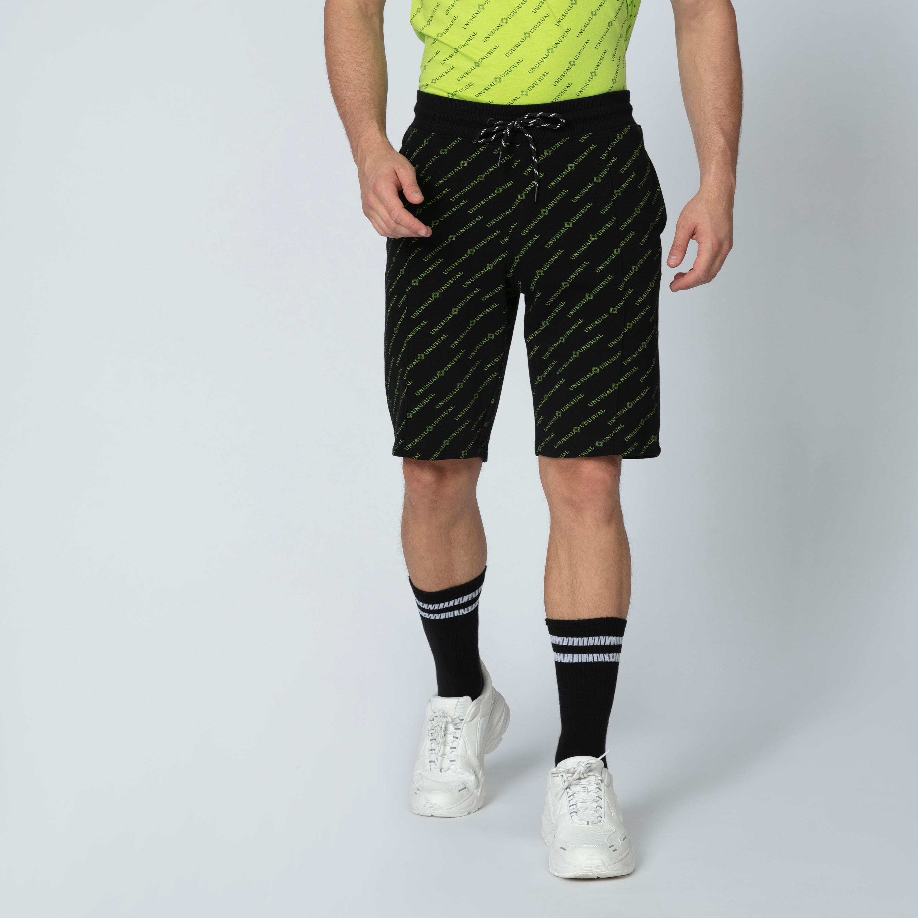شورت برباط وجيوب وطبعات من آيكونيك-men-clothing-bottoms-shorts-image-1