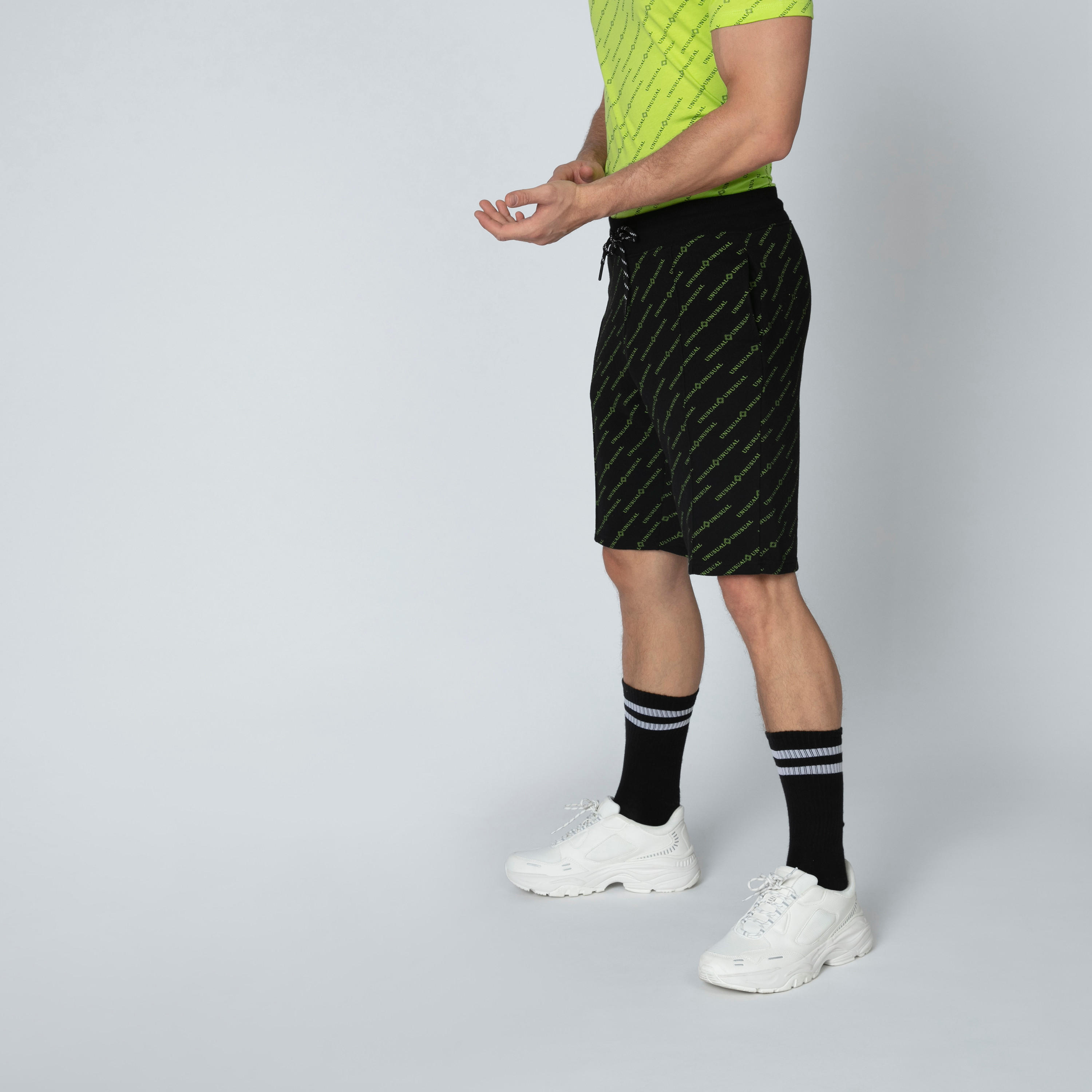 شورت برباط وجيوب وطبعات من آيكونيك-men-clothing-bottoms-shorts-image-4