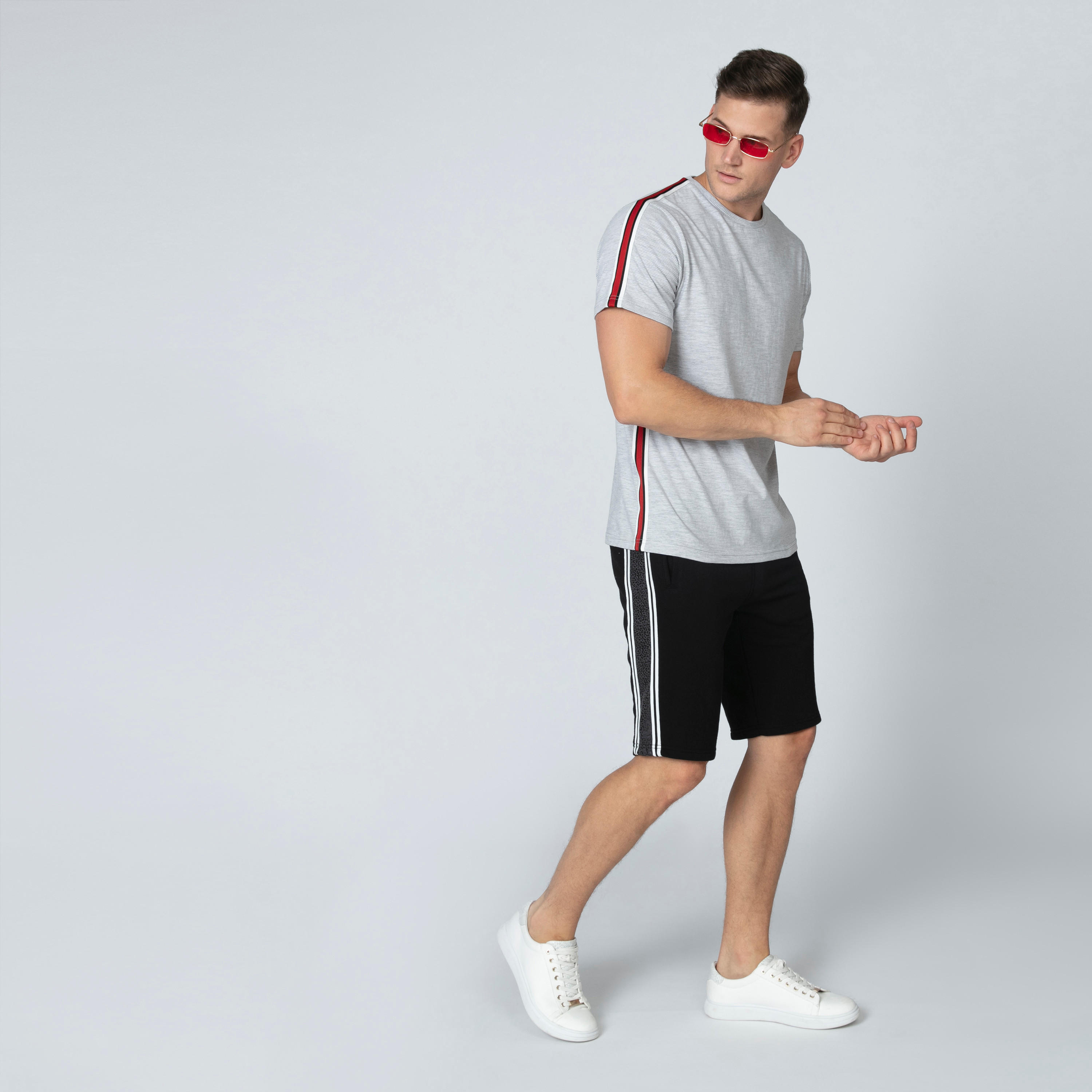 شورت بارز الملمس برباط وجيوب من آيكونيك-men-clothing-bottoms-shorts-image-1