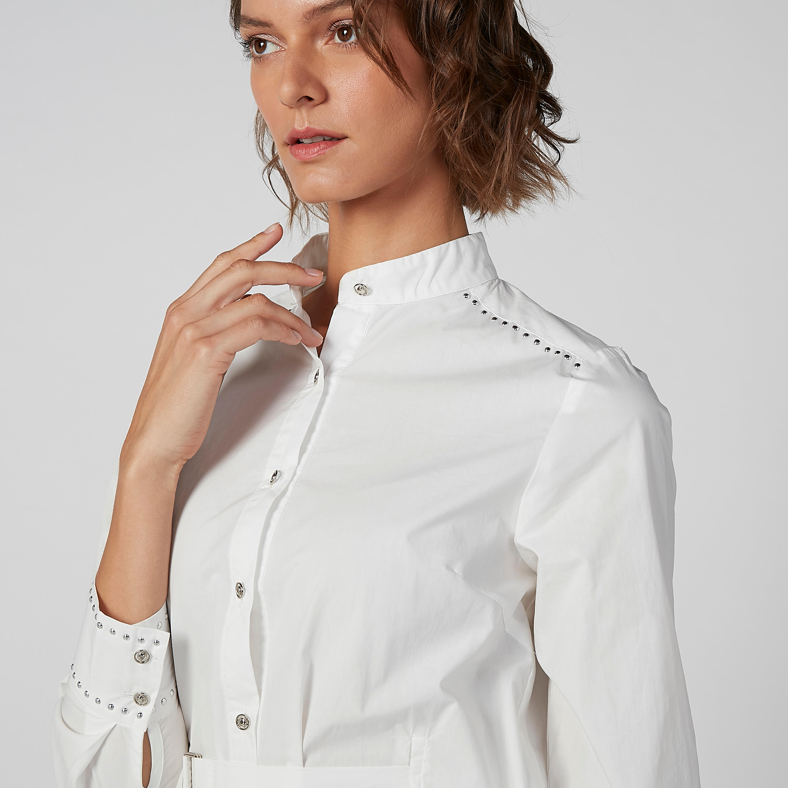 قميص مزيّن بياقة ماندارين وحزام رباط من آيكونيك-women-clothing-shirtsandblouses-shirts-image-4