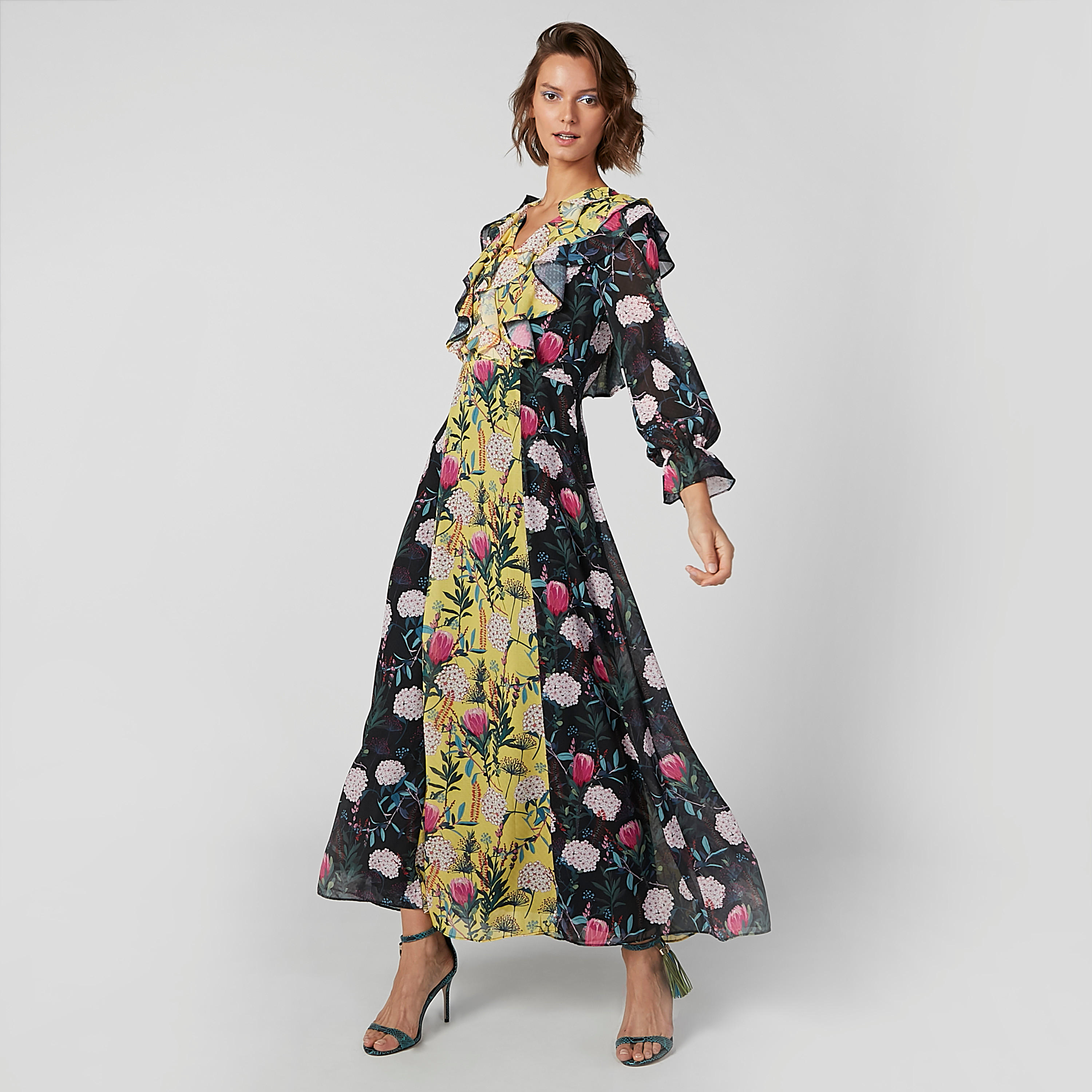 فستان طويل بأكمام طويلة وتفاصيل كشكش وطبعات زهرية من آيكونيك-women-clothing-dresses-image-1