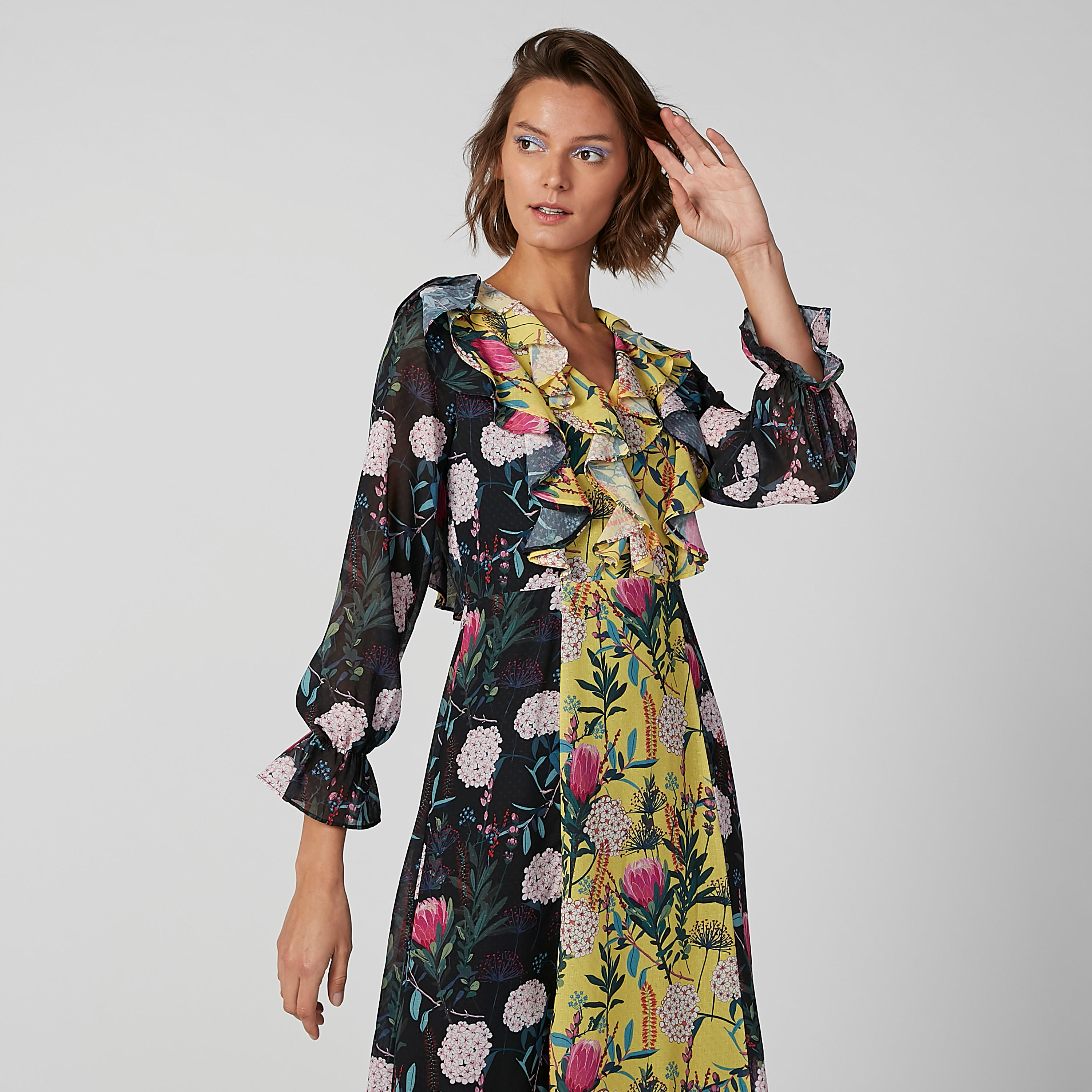 فستان طويل بأكمام طويلة وتفاصيل كشكش وطبعات زهرية من آيكونيك-women-clothing-dresses-image-4