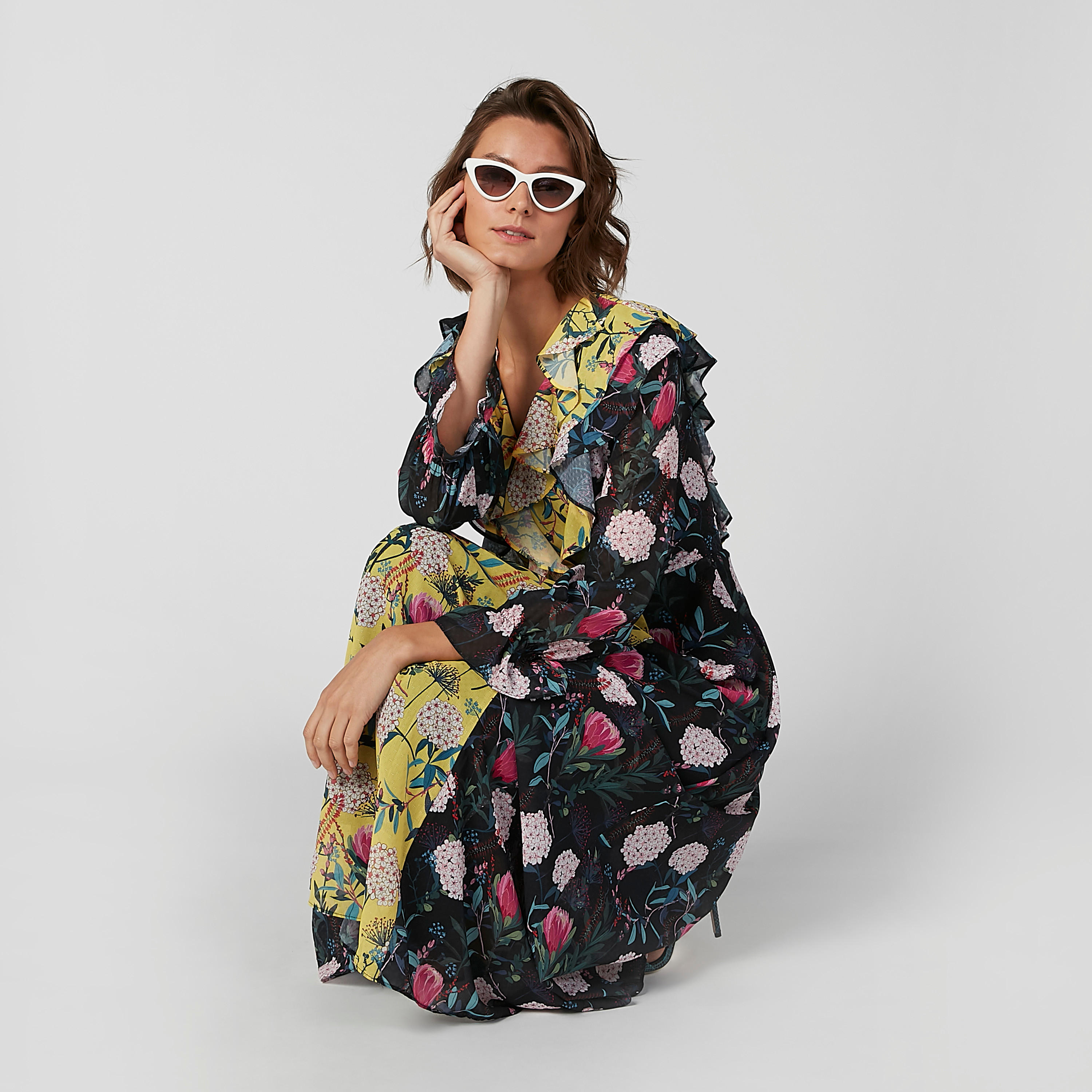 فستان طويل بأكمام طويلة وتفاصيل كشكش وطبعات زهرية من آيكونيك-women-clothing-dresses-image-5